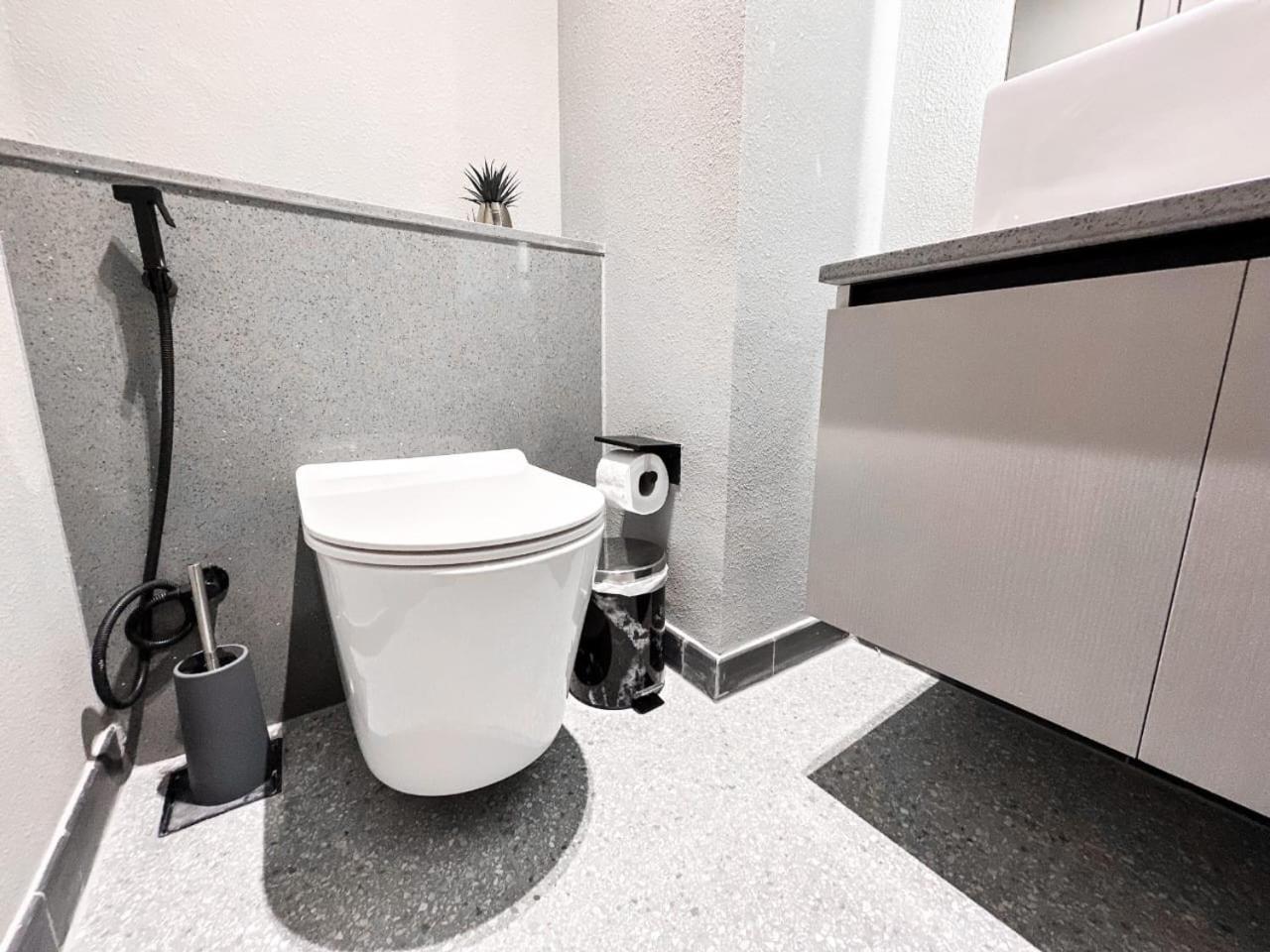 Upgraded 1bdr In Mag 930 , Al Merkadh Dubai