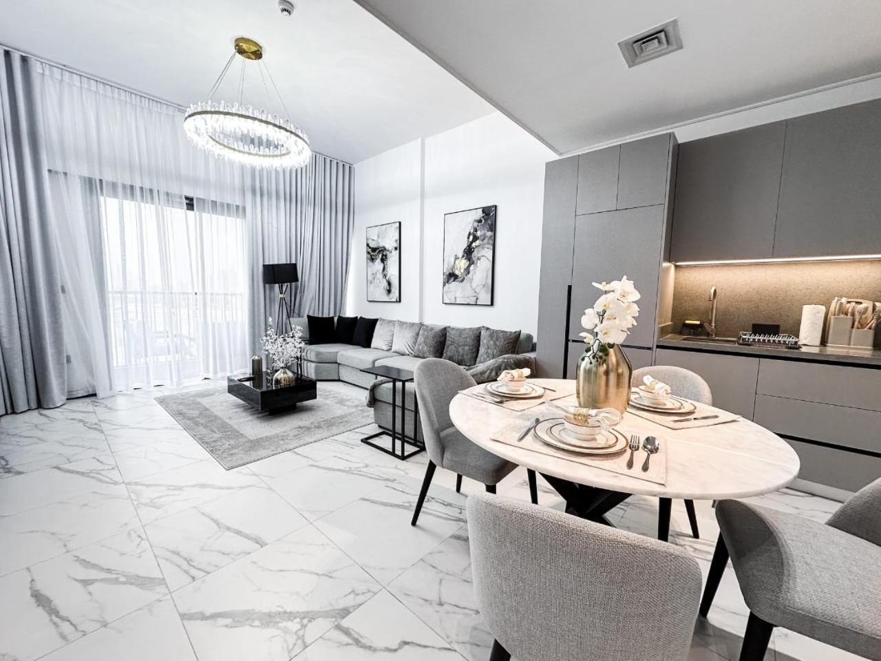 Upgraded 1bdr In Mag 930 , Al Merkadh Apartment *
