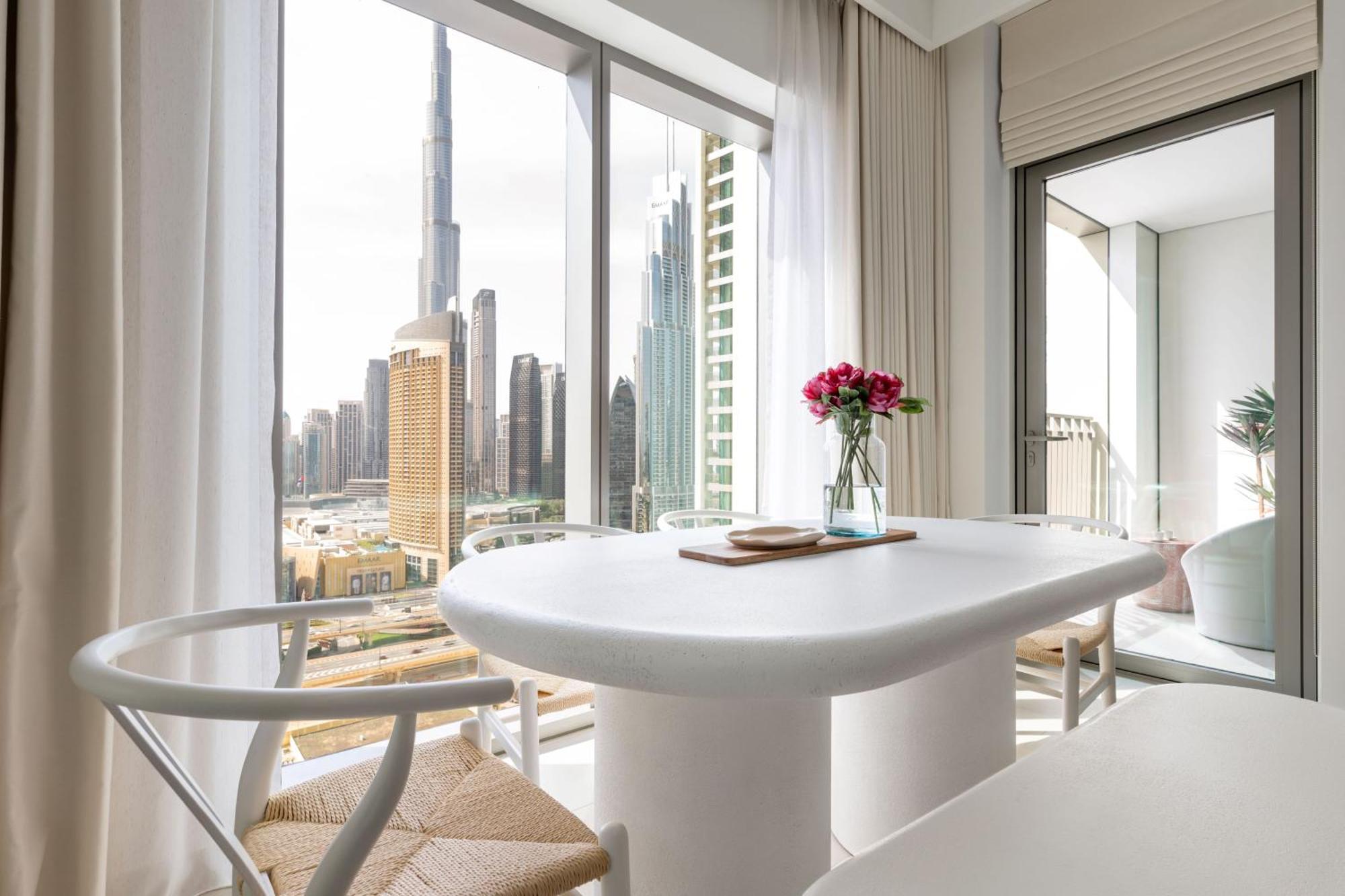 Stunning 2 Bedroom With Burj Views In Walking Distance To Mall Dubai