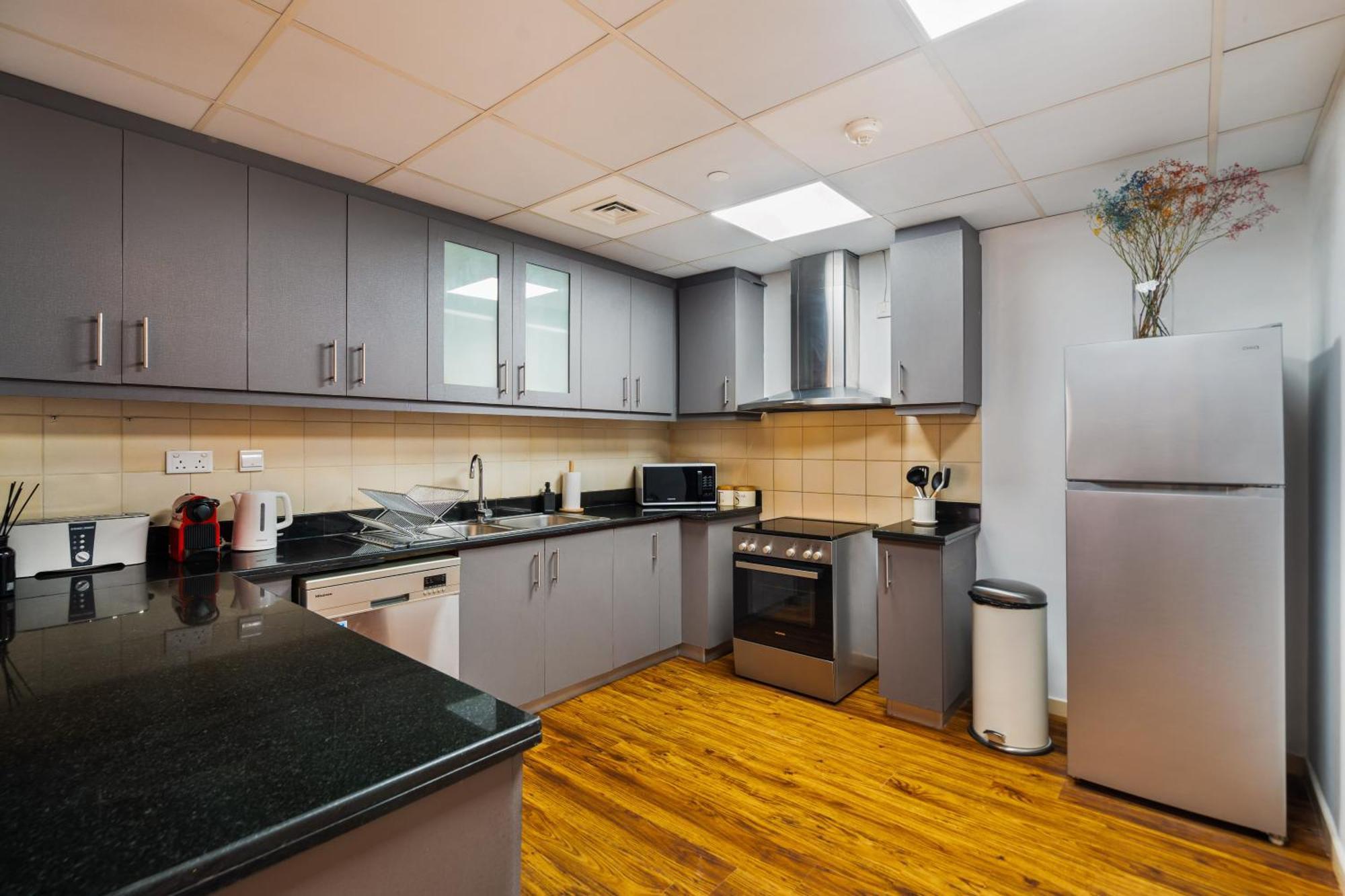 Specious 5br Maid On Jbr Prime Location! Walk To The Mall, Dining & Entertainment - By Sunkissed Homes Apartment Dubai