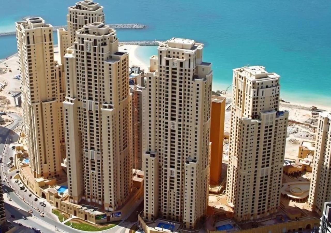 Aesthetic , Sleeps 6, Pool, Gym & Waterfront Views * Dubai