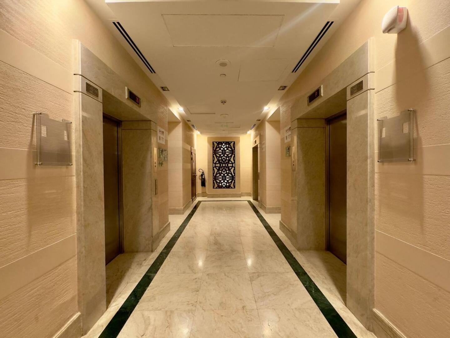 Holiday home Aesthetic , Sleeps 6, Pool, Gym & Waterfront Views Dubai