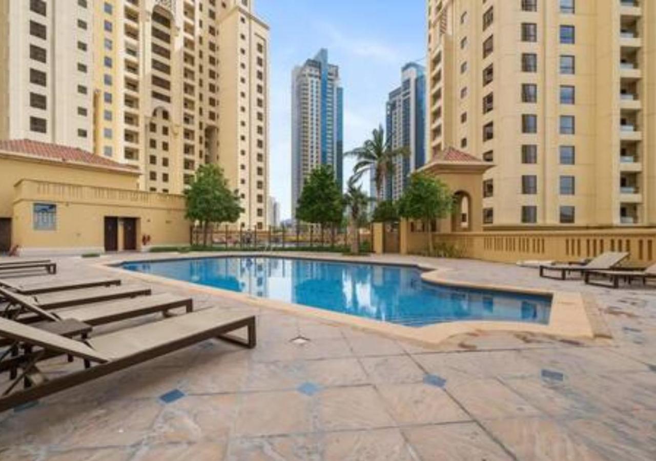 Aesthetic , Sleeps 6, Pool, Gym & Waterfront Views *