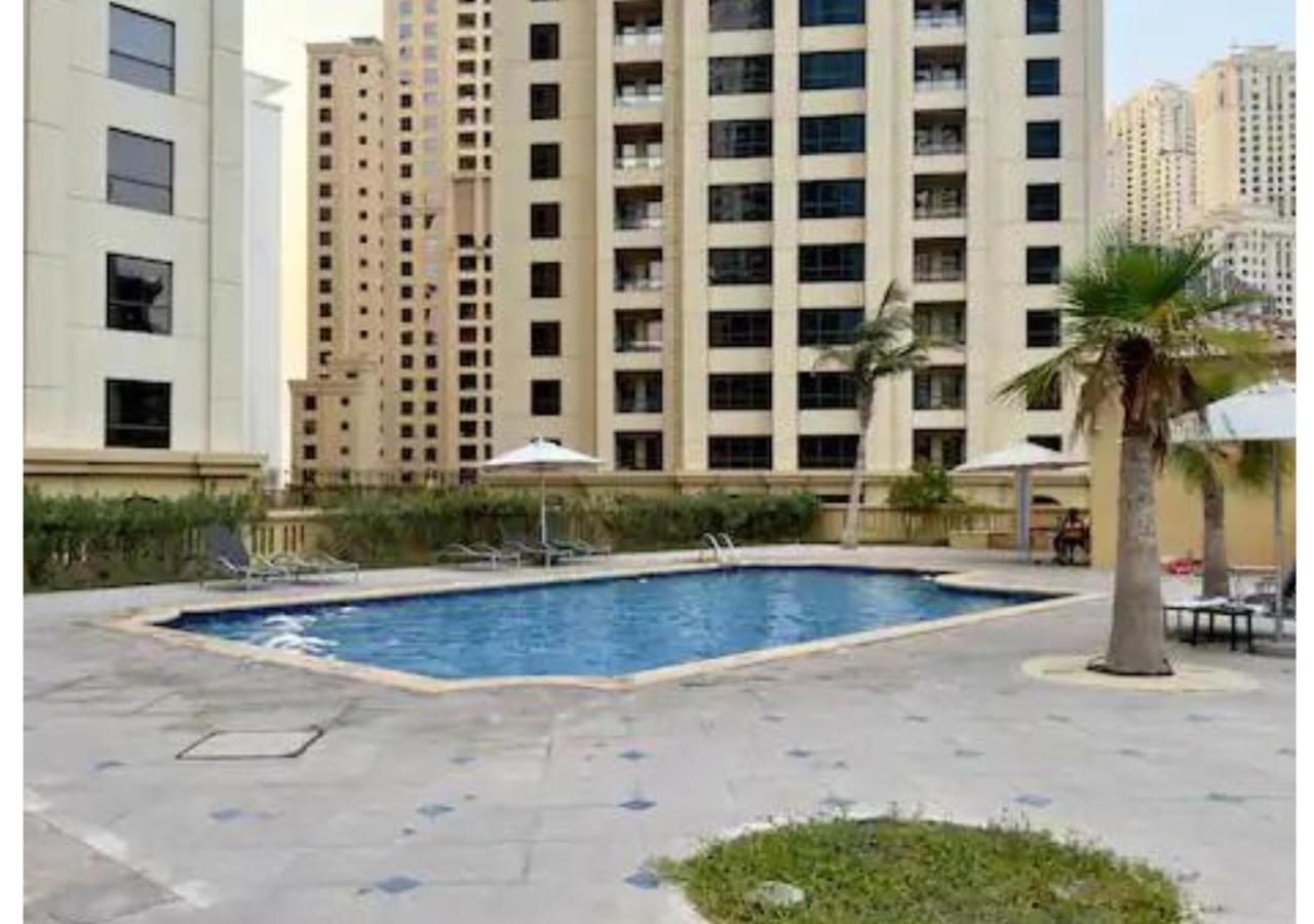 Aesthetic , Sleeps 6, Pool, Gym & Waterfront Views Dubai