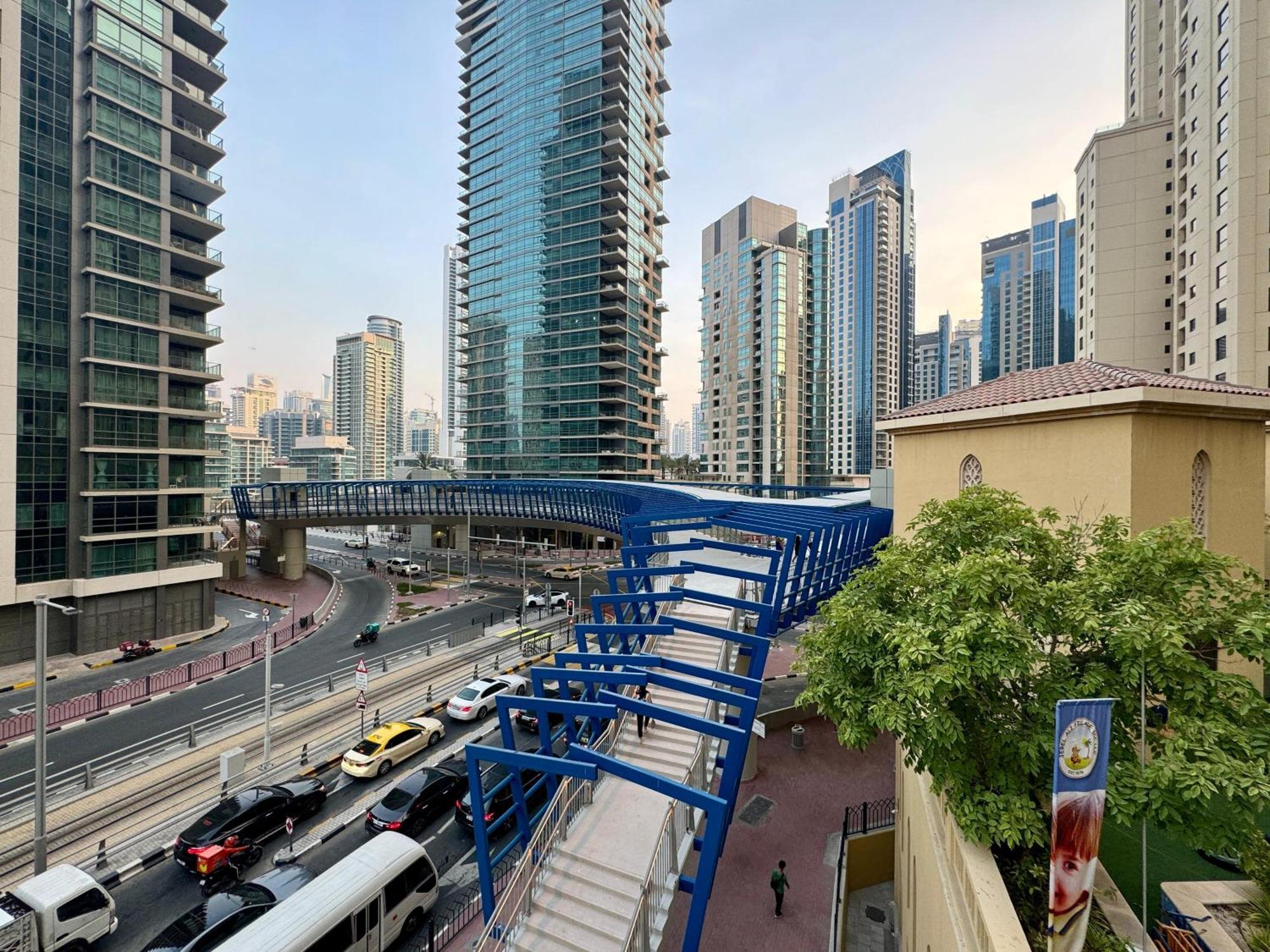 Aesthetic , Sleeps 6, Pool, Gym & Waterfront Views * Dubai