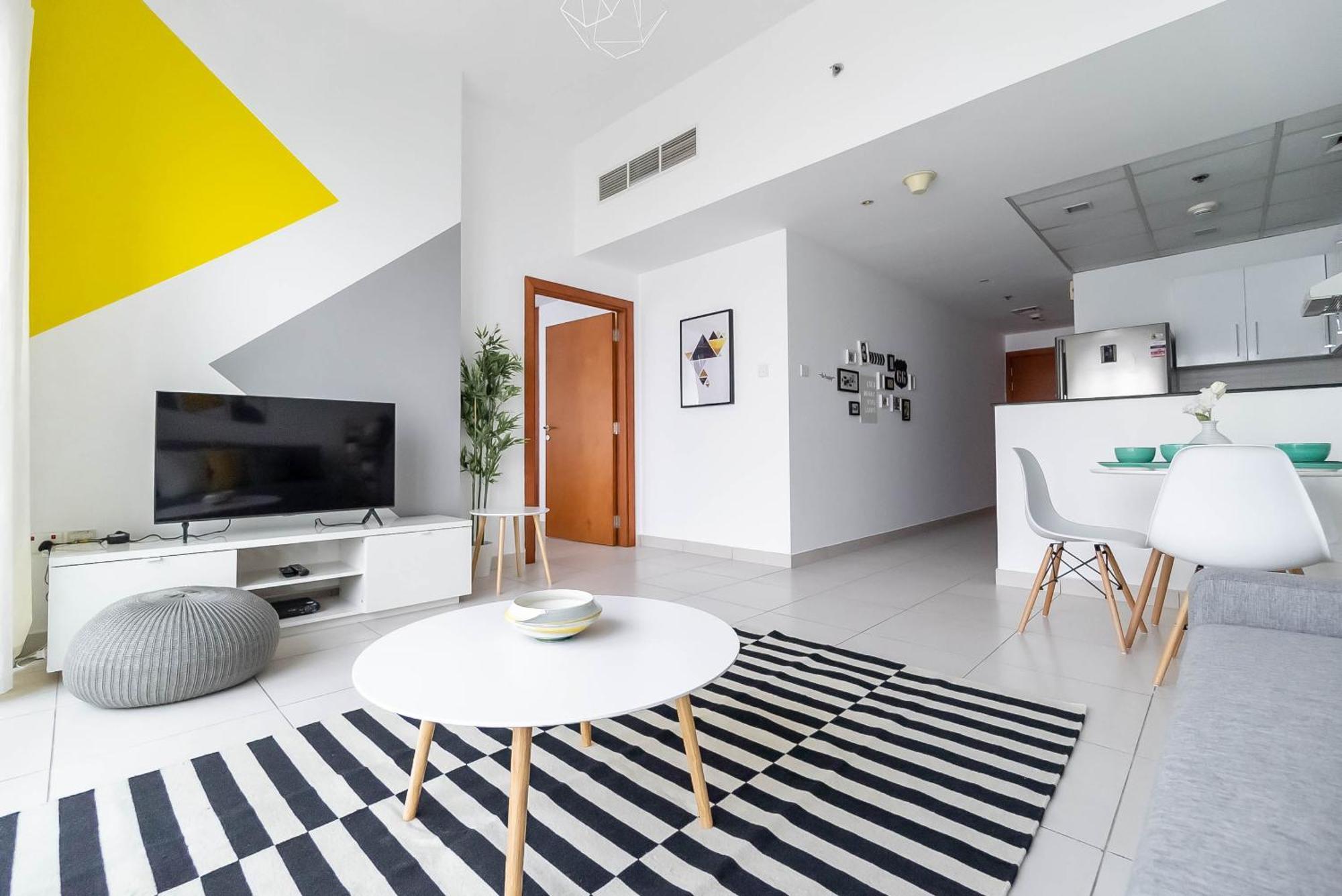 Inviting 1br In Marina Apartment *
