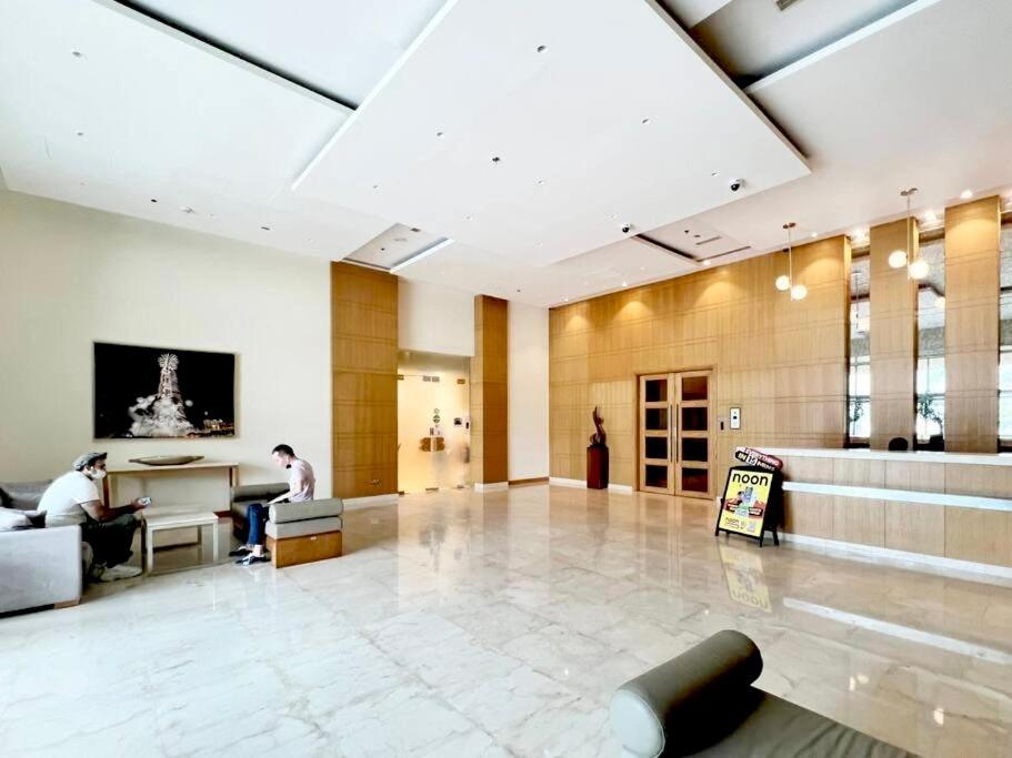 Spacious 2 Bedroom Downtown Dubai