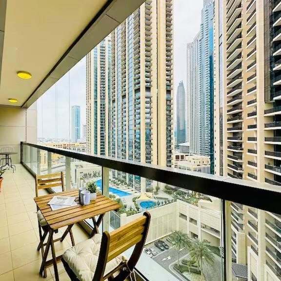Apartment Spacious 2 Bedroom Downtown *