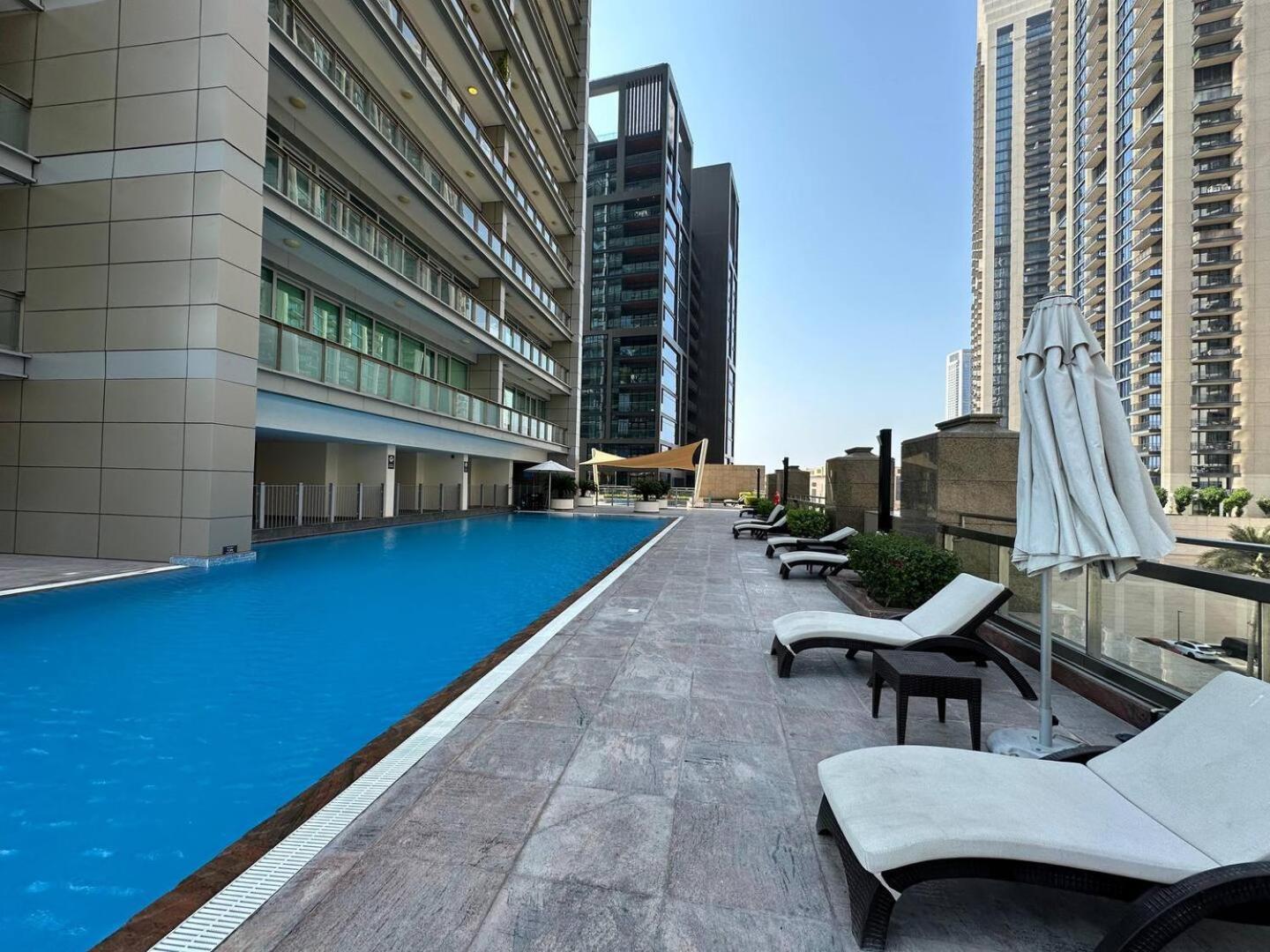 Apartment Spacious 2 Bedroom Downtown *