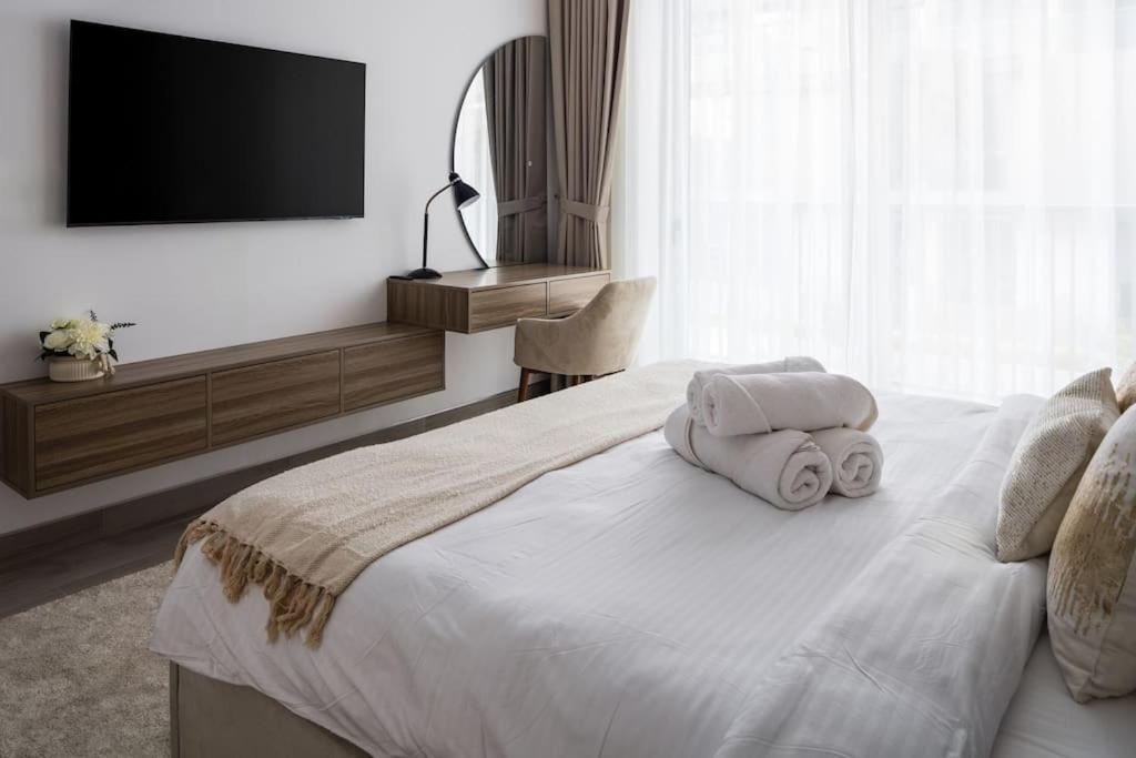 Waves - Luxury Meets Comfort, Modern 1br In Jvcs Luma22 Apartment