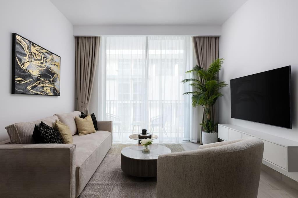 Waves - Luxury Meets Comfort, Modern 1br In Jvcs Luma22 Apartment *