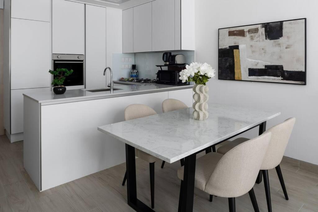 Waves - Luxury Meets Comfort, Modern 1br In Jvcs Luma22