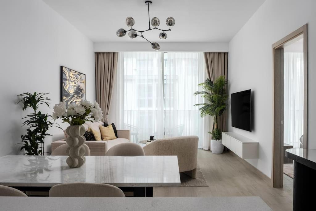 Waves - Luxury Meets Comfort, Modern 1br In Jvcs Luma22 Apartment *