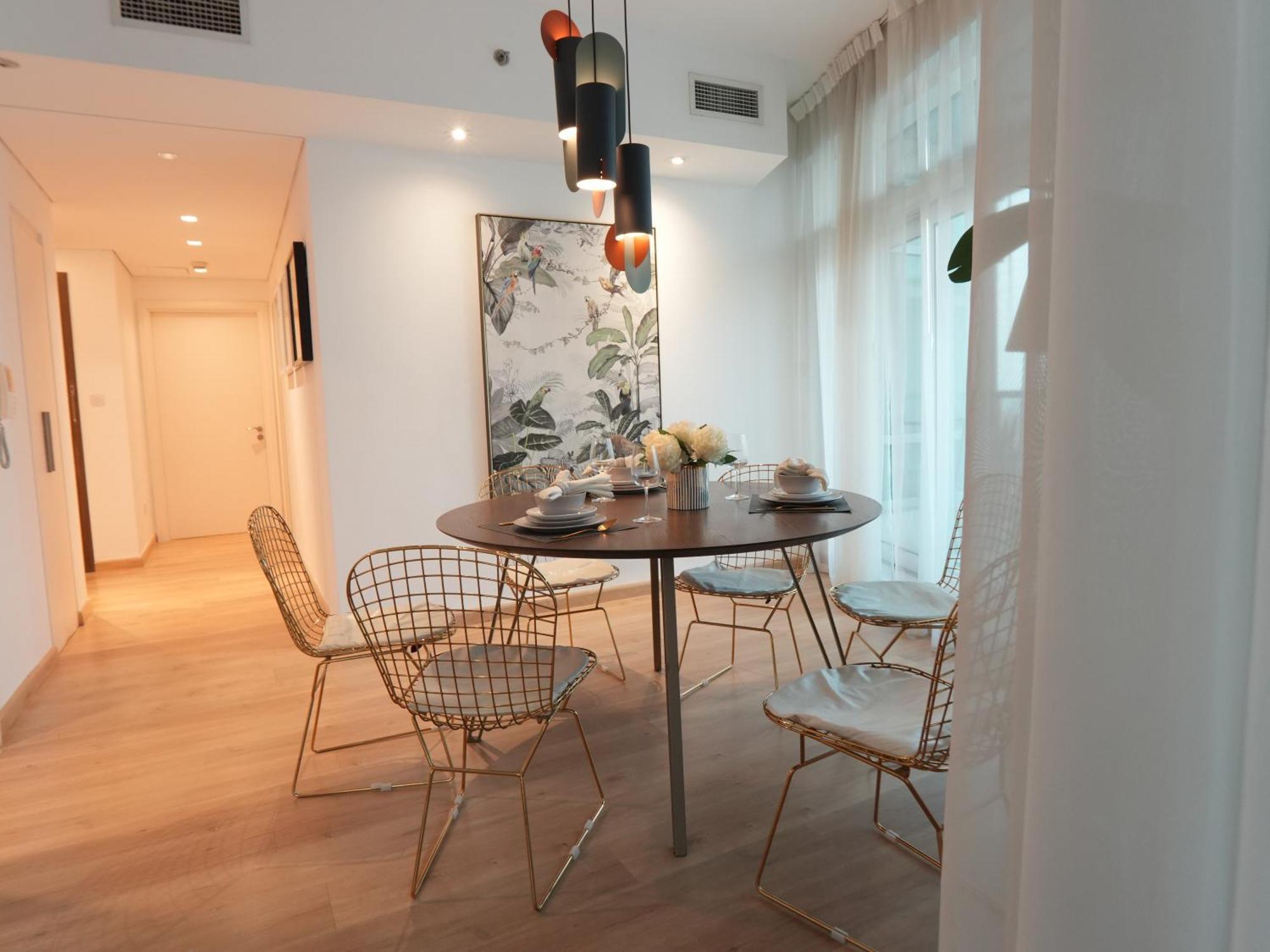Easygo - Comfy 2bdr In Loft Tower Downtown Dubai
