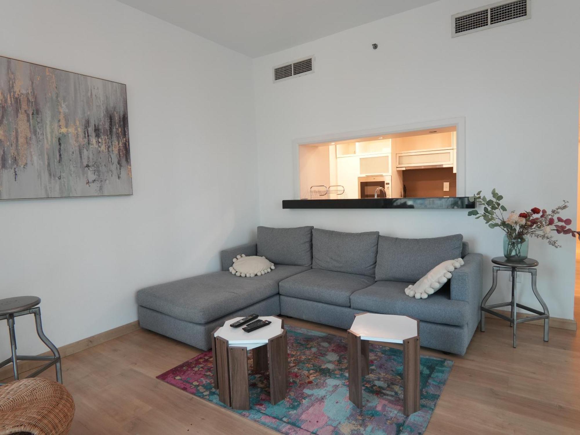 Easygo - Comfy 2bdr In Loft Tower Downtown Apartment Dubai