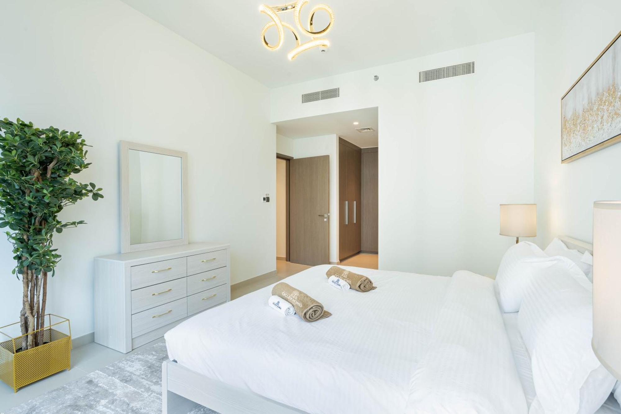 Brand New Minutes Away From Burj Khalifa Apartment *
