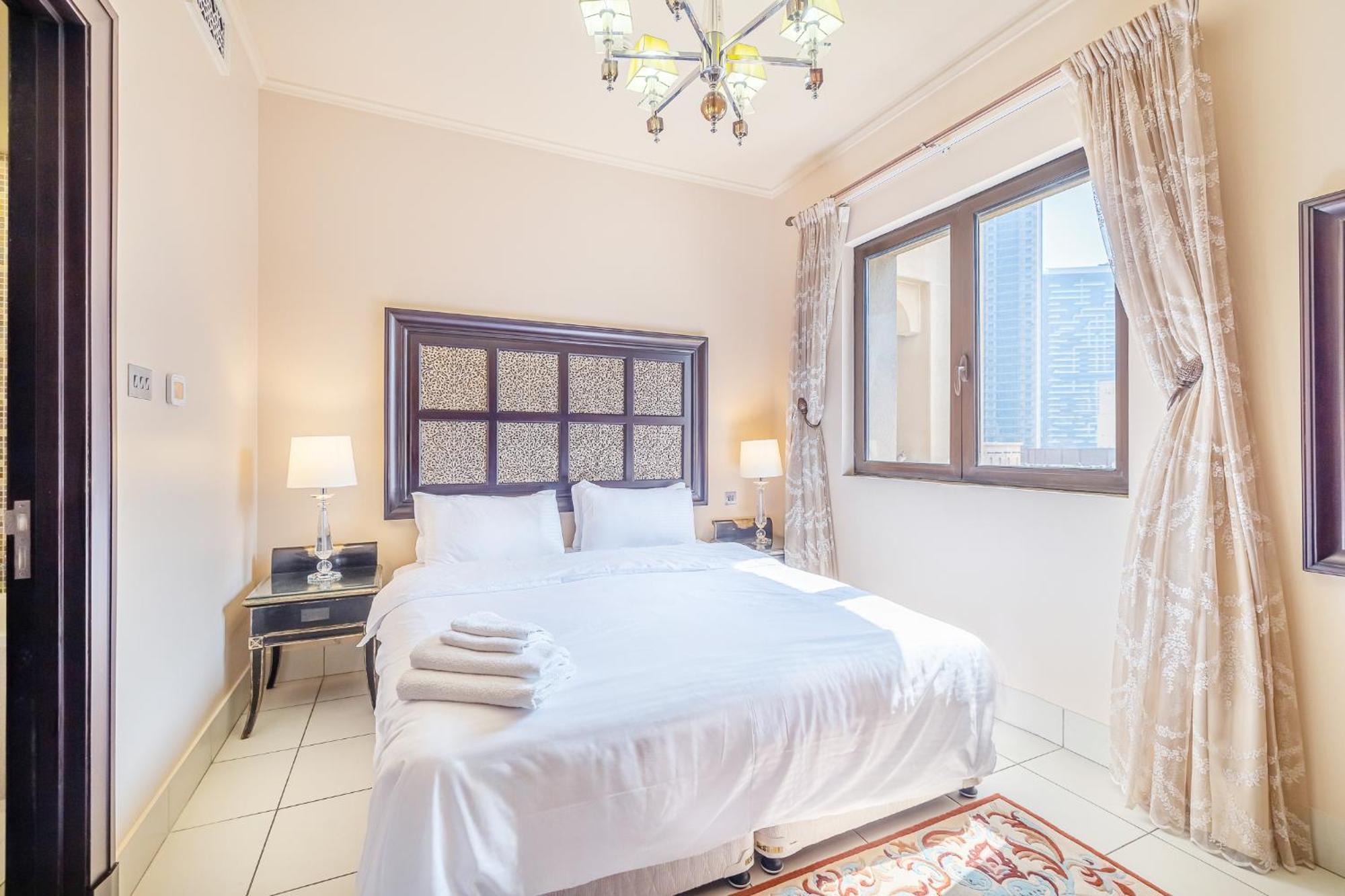 Traditional With Full Burj View In The Old Town Apartment *