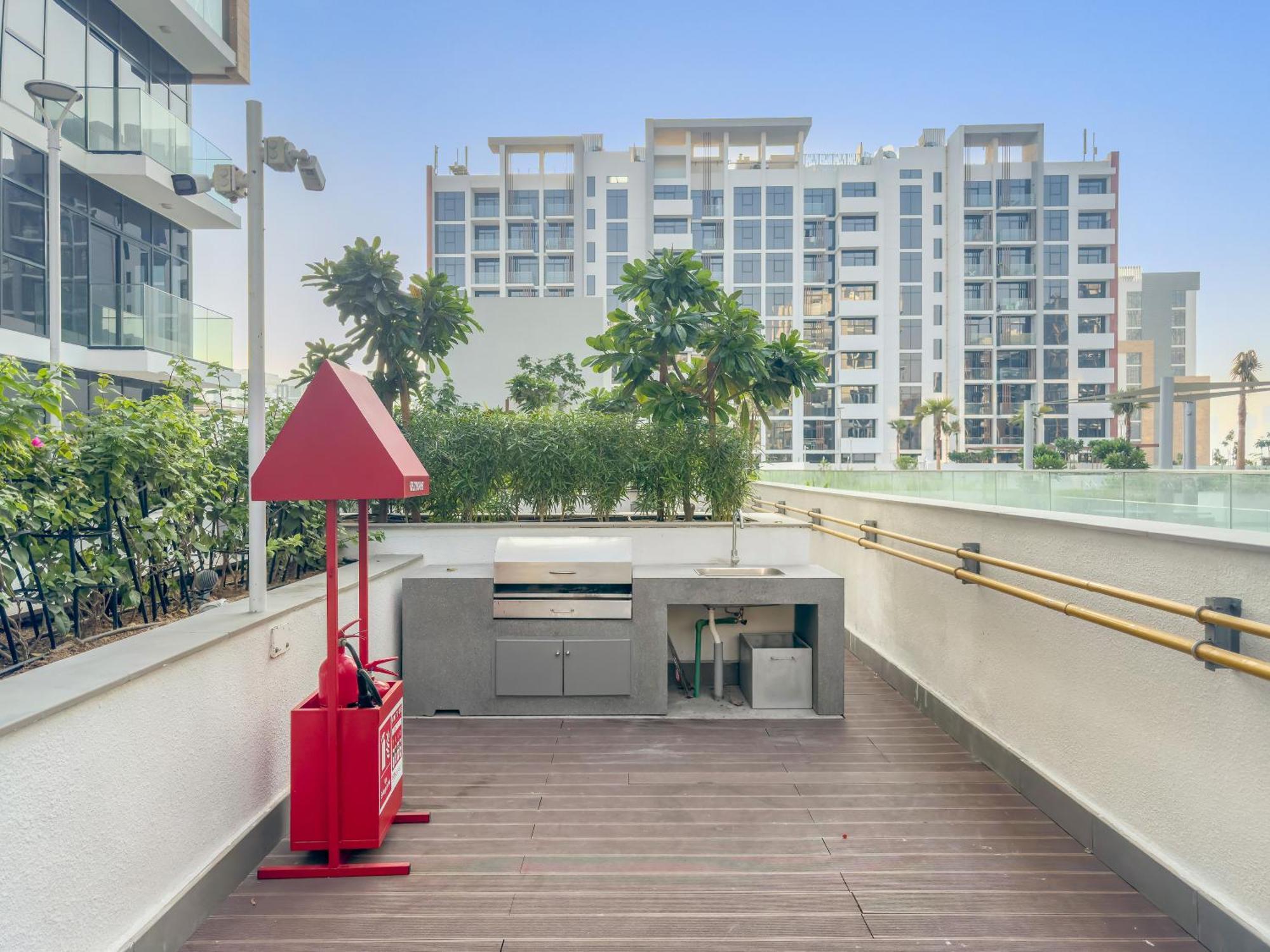 Cozy 1br With Pool View & Balcony Apartment *
