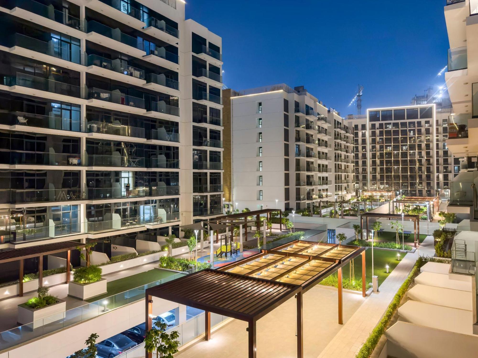 Apartment Cozy 1br With Pool View & Balcony *