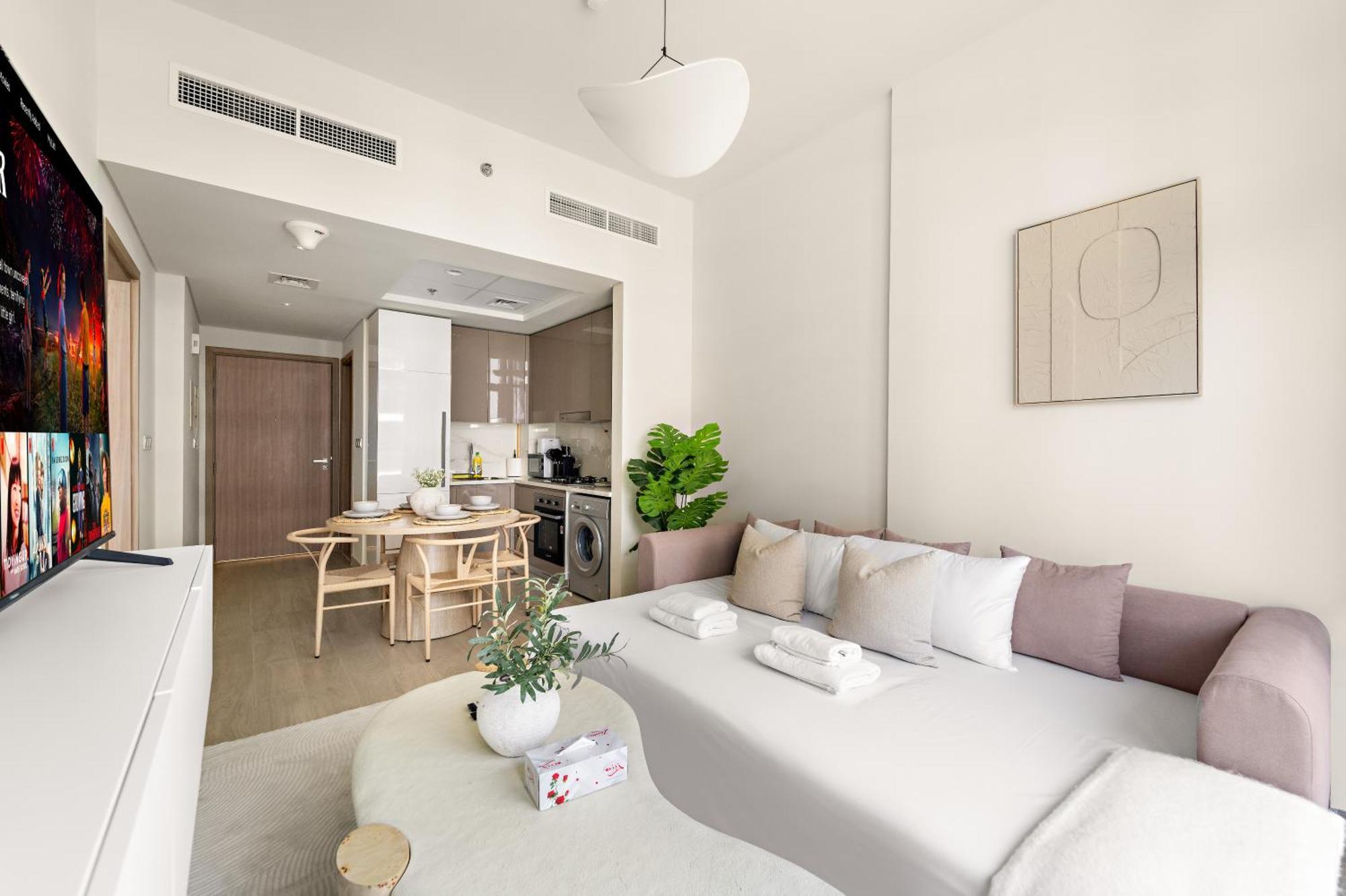 Cozy 1br With Pool View & Balcony Dubai