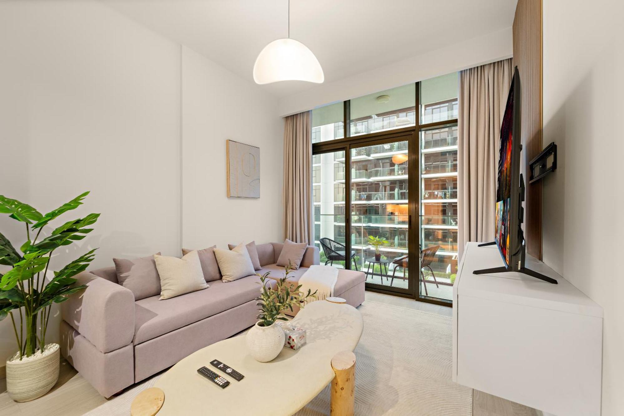 Apartment Cozy 1br With Pool View & Balcony *