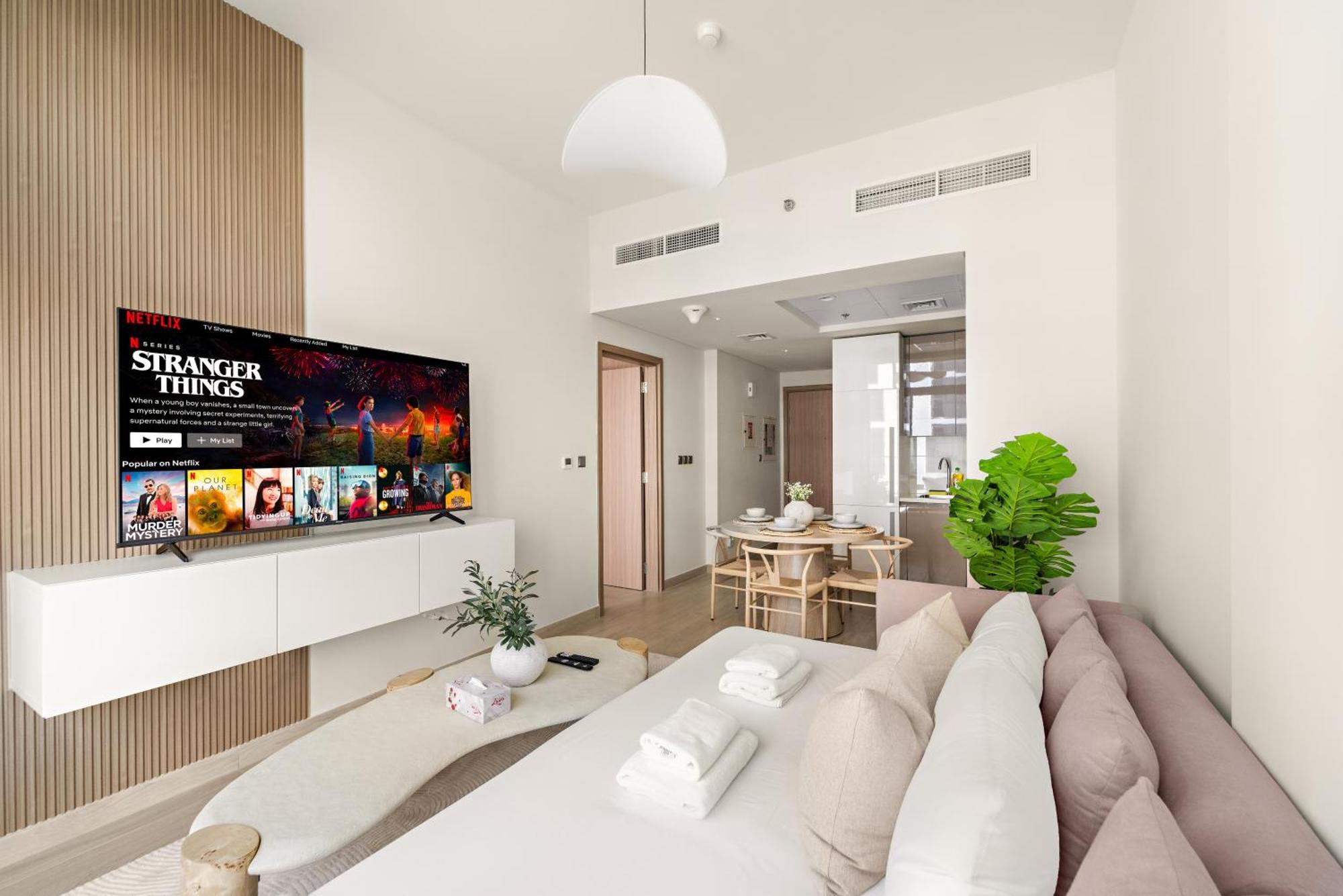 Cozy 1br With Pool View & Balcony Apartment
