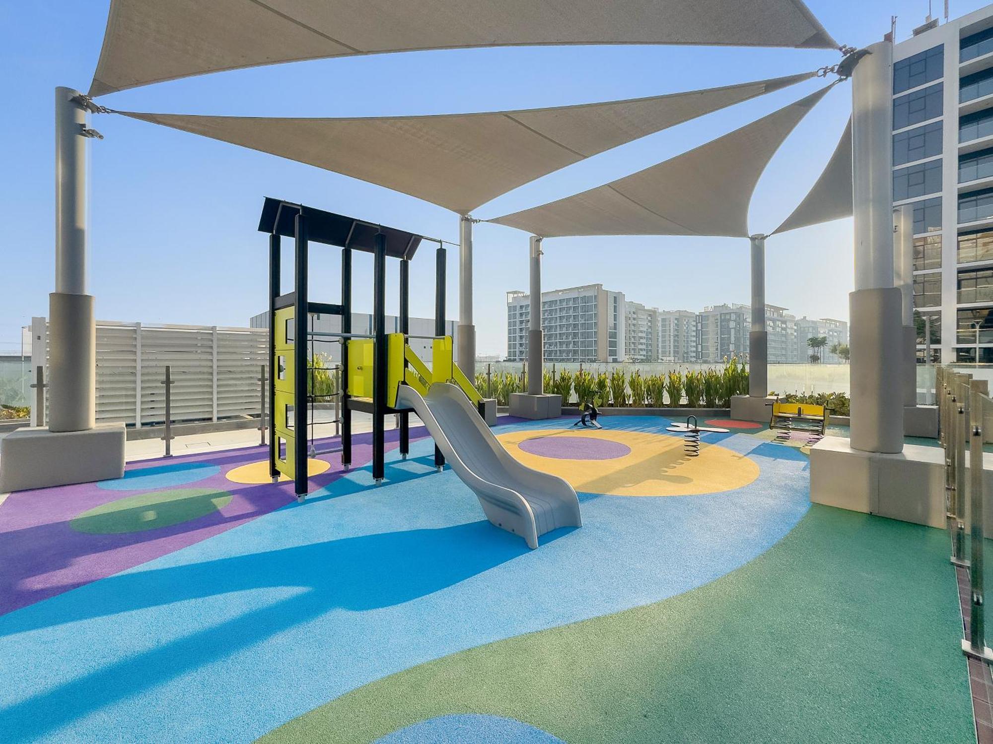 Apartment Cozy 1br With Pool View & Balcony