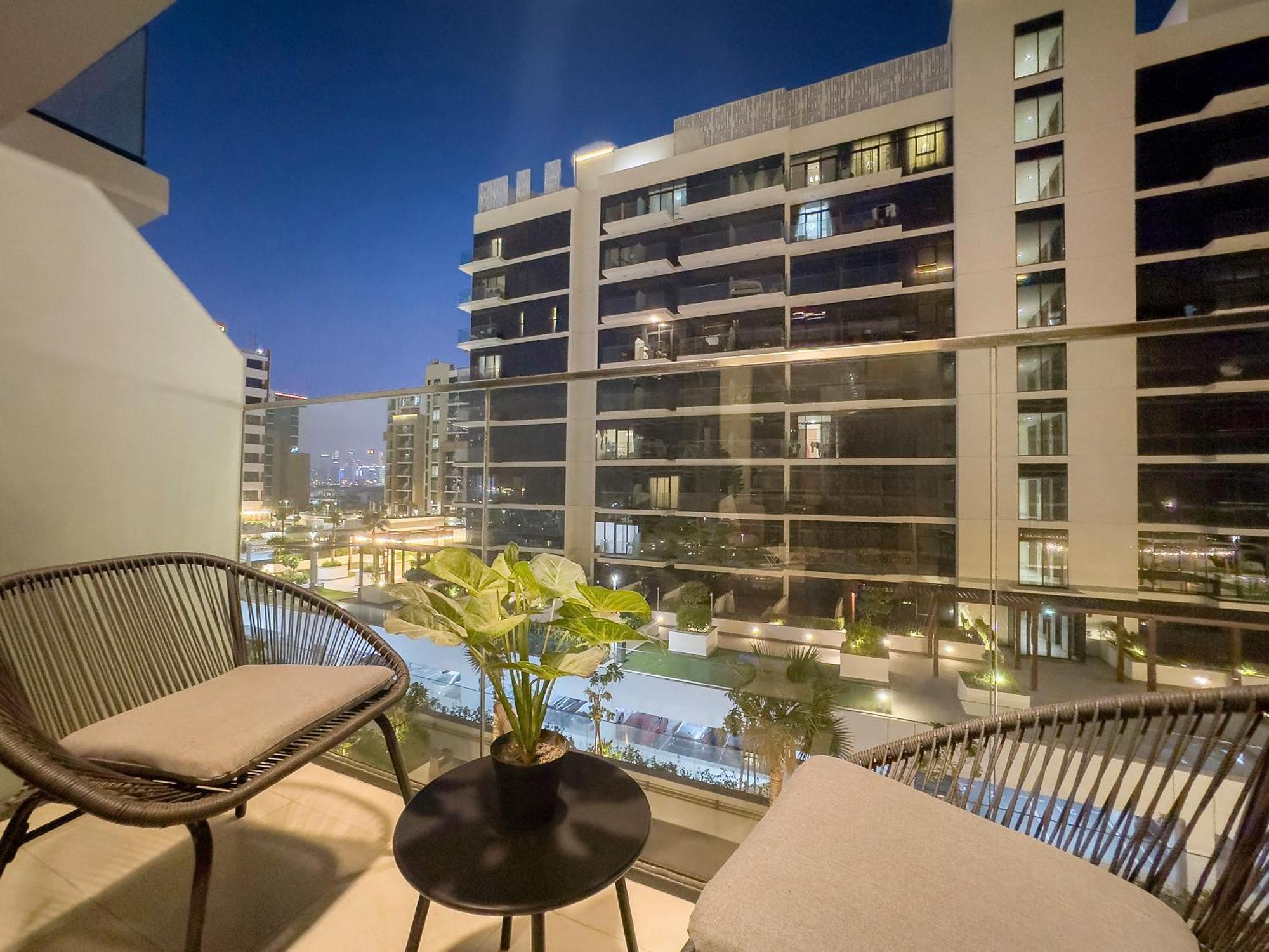 Cozy 1br With Pool View & Balcony Dubai