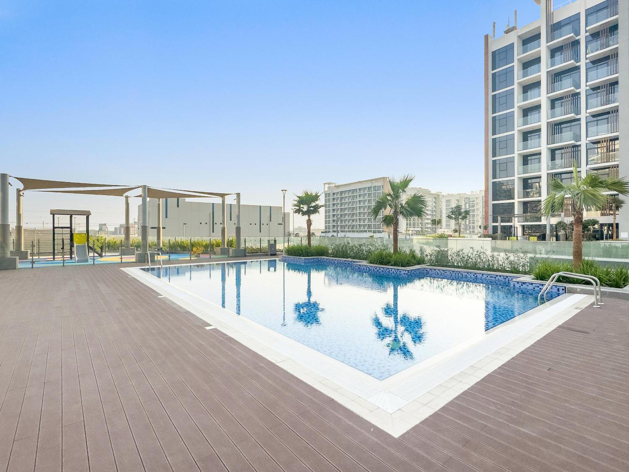Cozy 1br With Pool View & Balcony