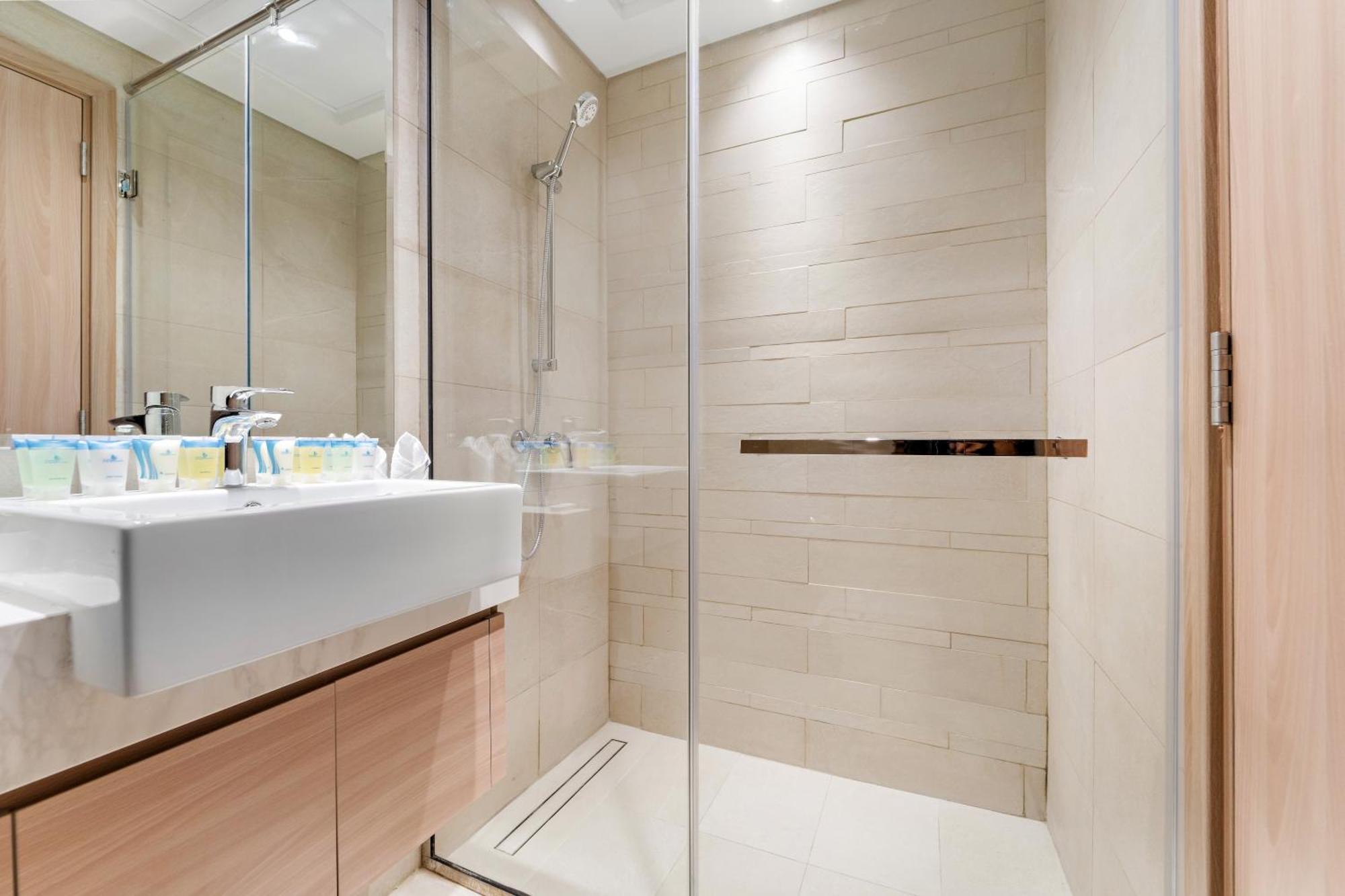 Cozy 1br With Pool View & Balcony Apartment