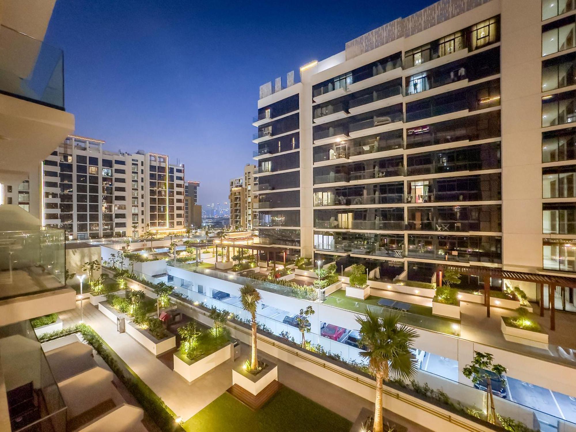 Apartment Cozy 1br With Pool View & Balcony *