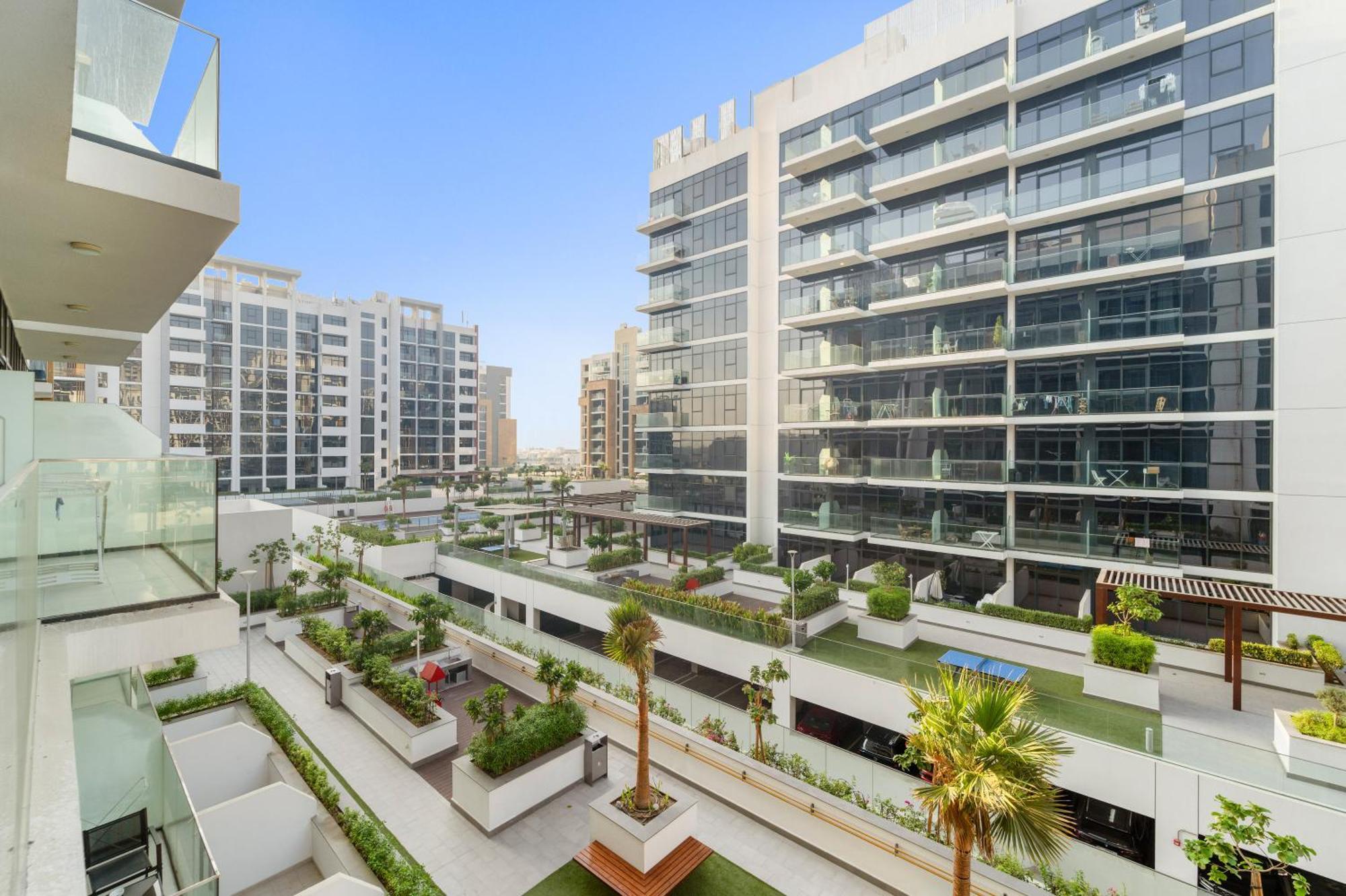 Apartment Cozy 1br With Pool View & Balcony *