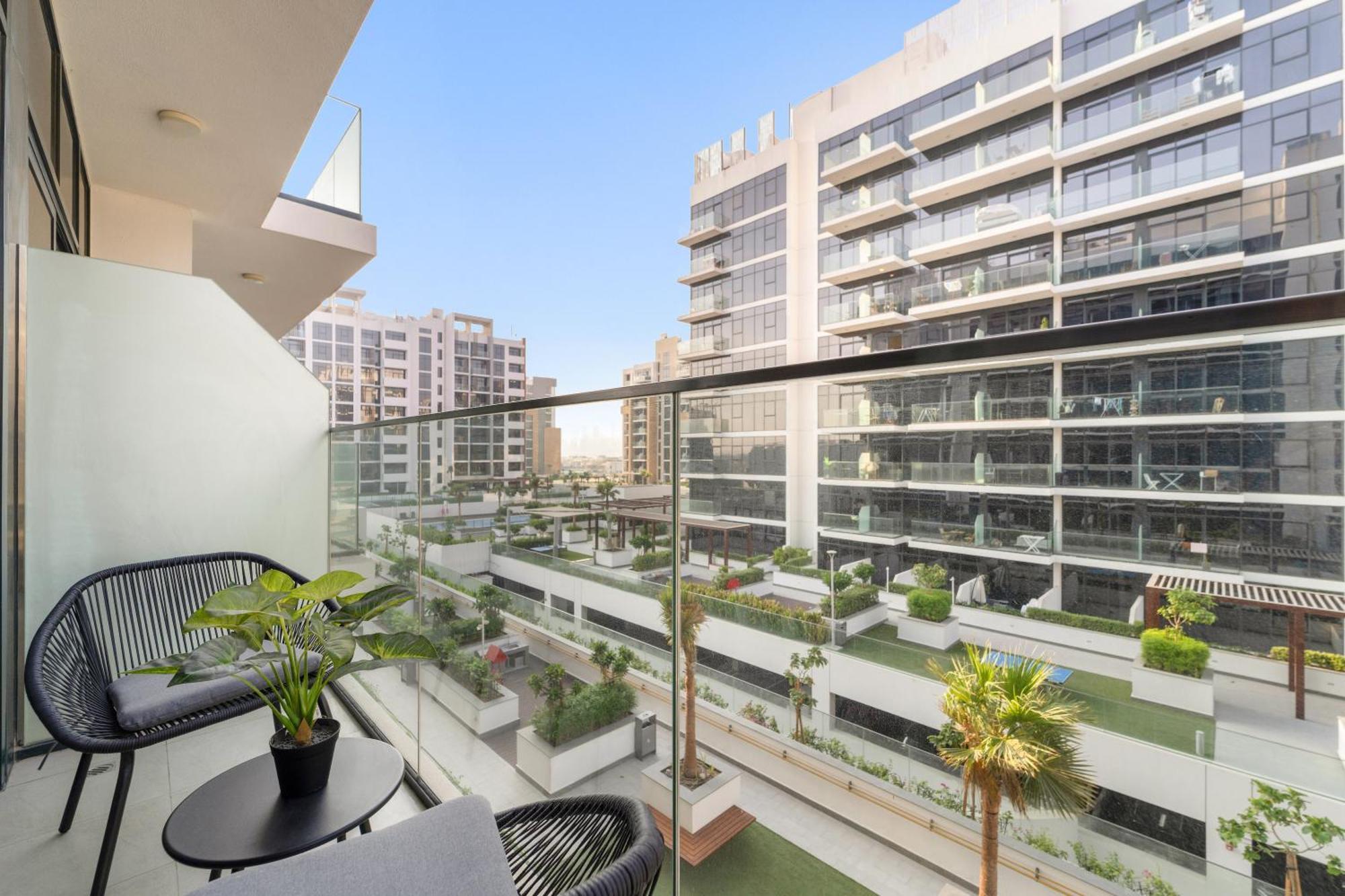 Apartment Cozy 1br With Pool View & Balcony Dubai