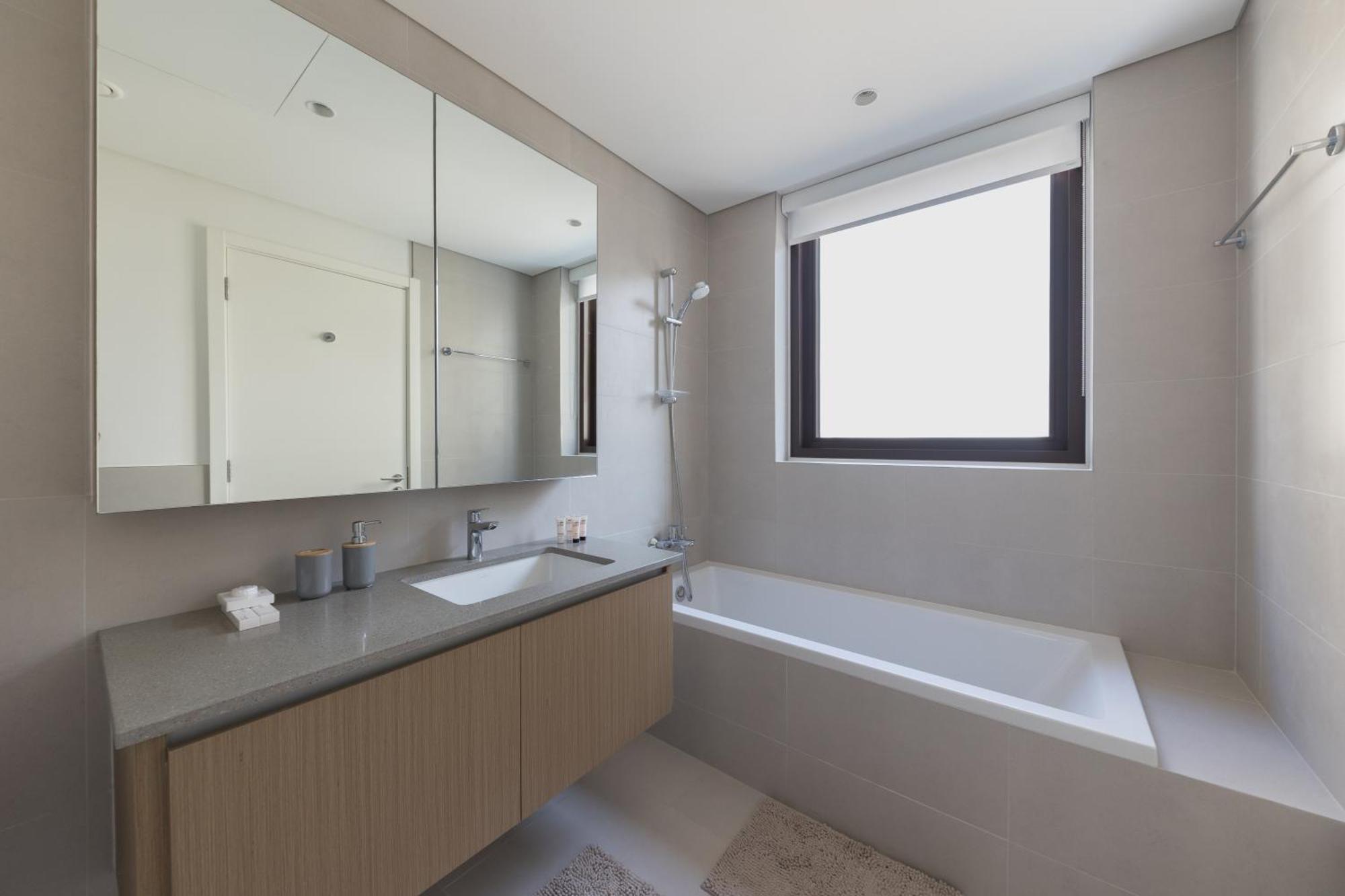 Apartment Premium White And Beige 3br In Creek Harbour *