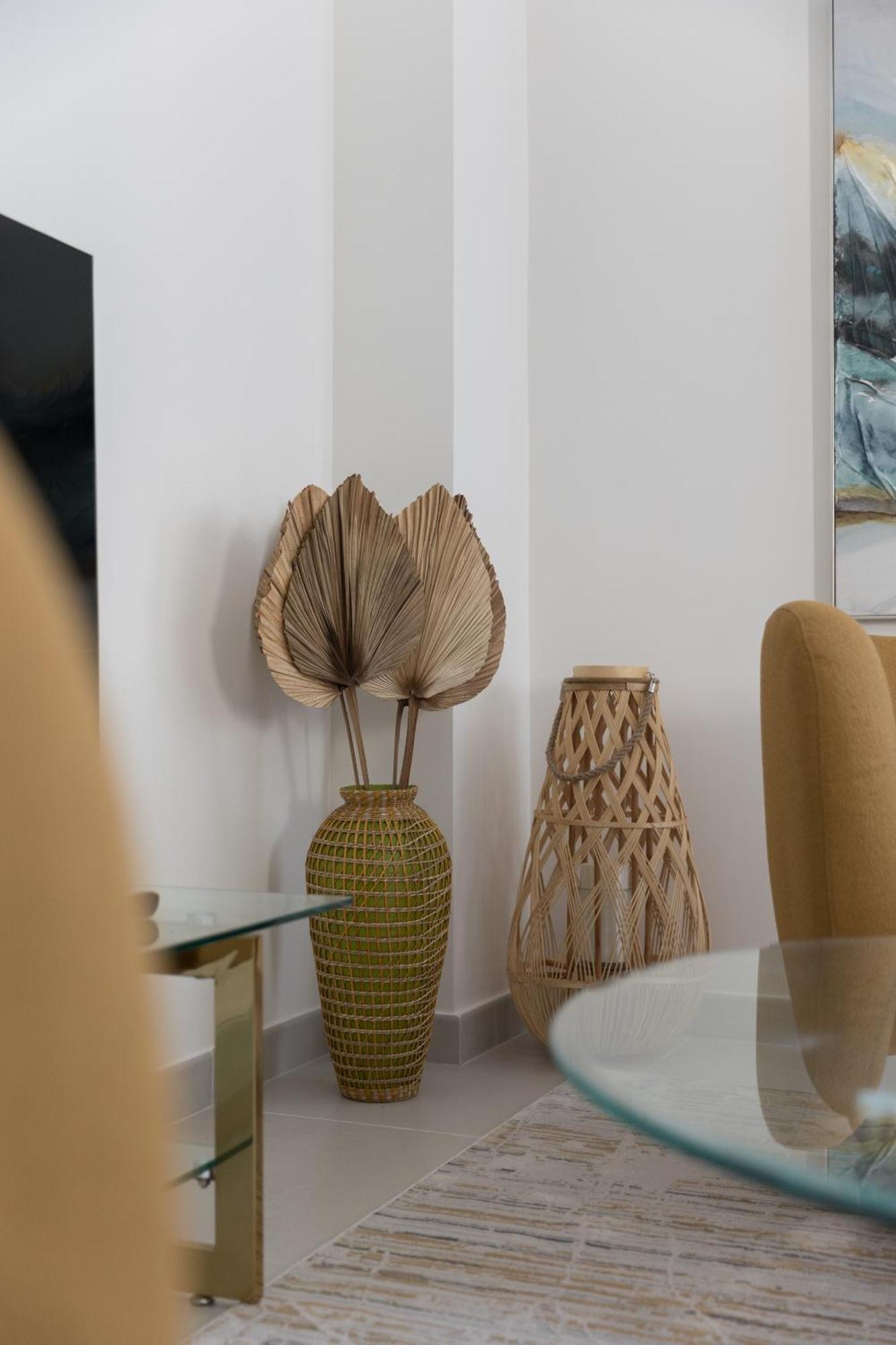 Premium White And Beige 3br In Creek Harbour Apartment *