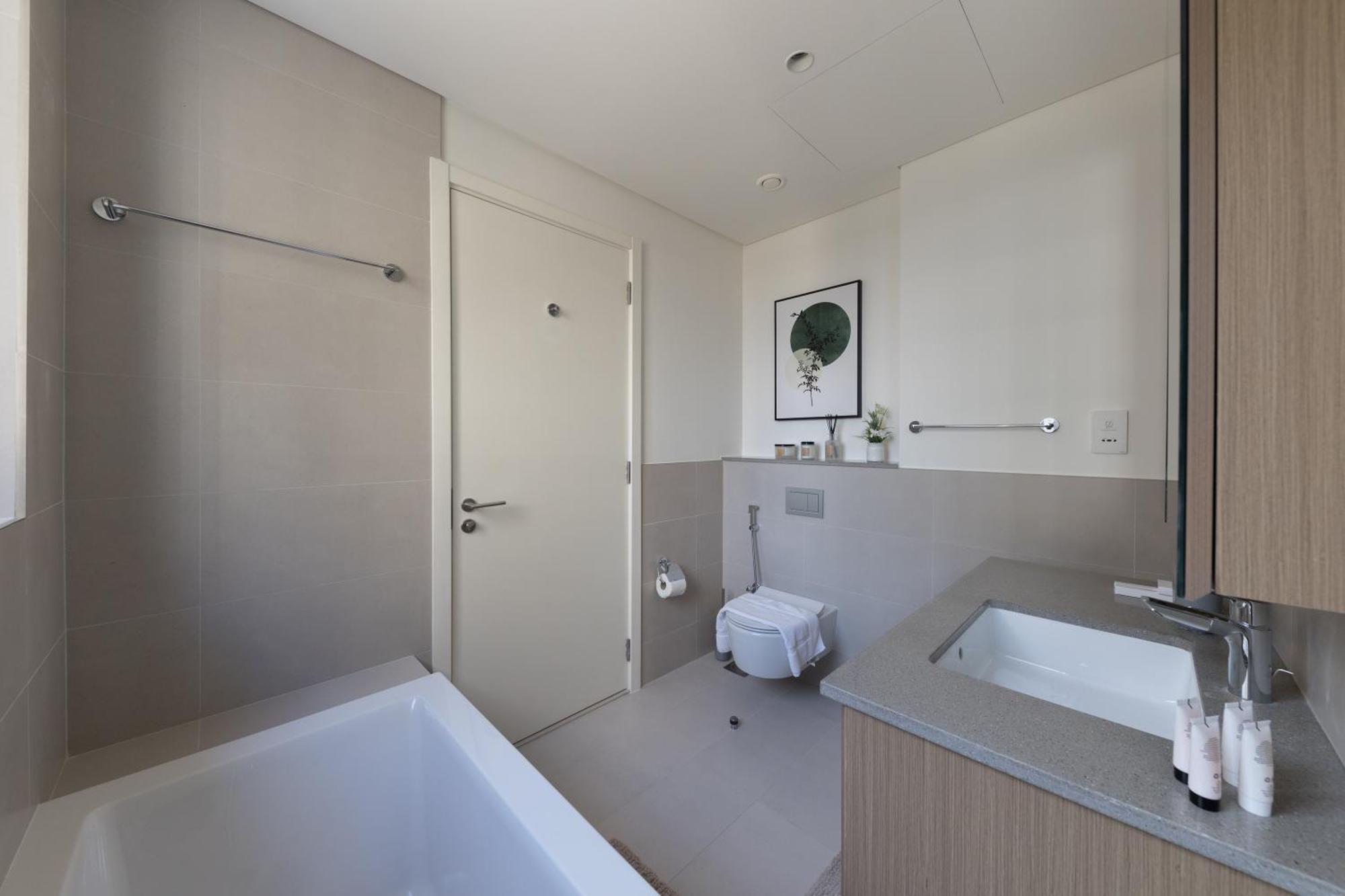 Apartment Premium White And Beige 3br In Creek Harbour