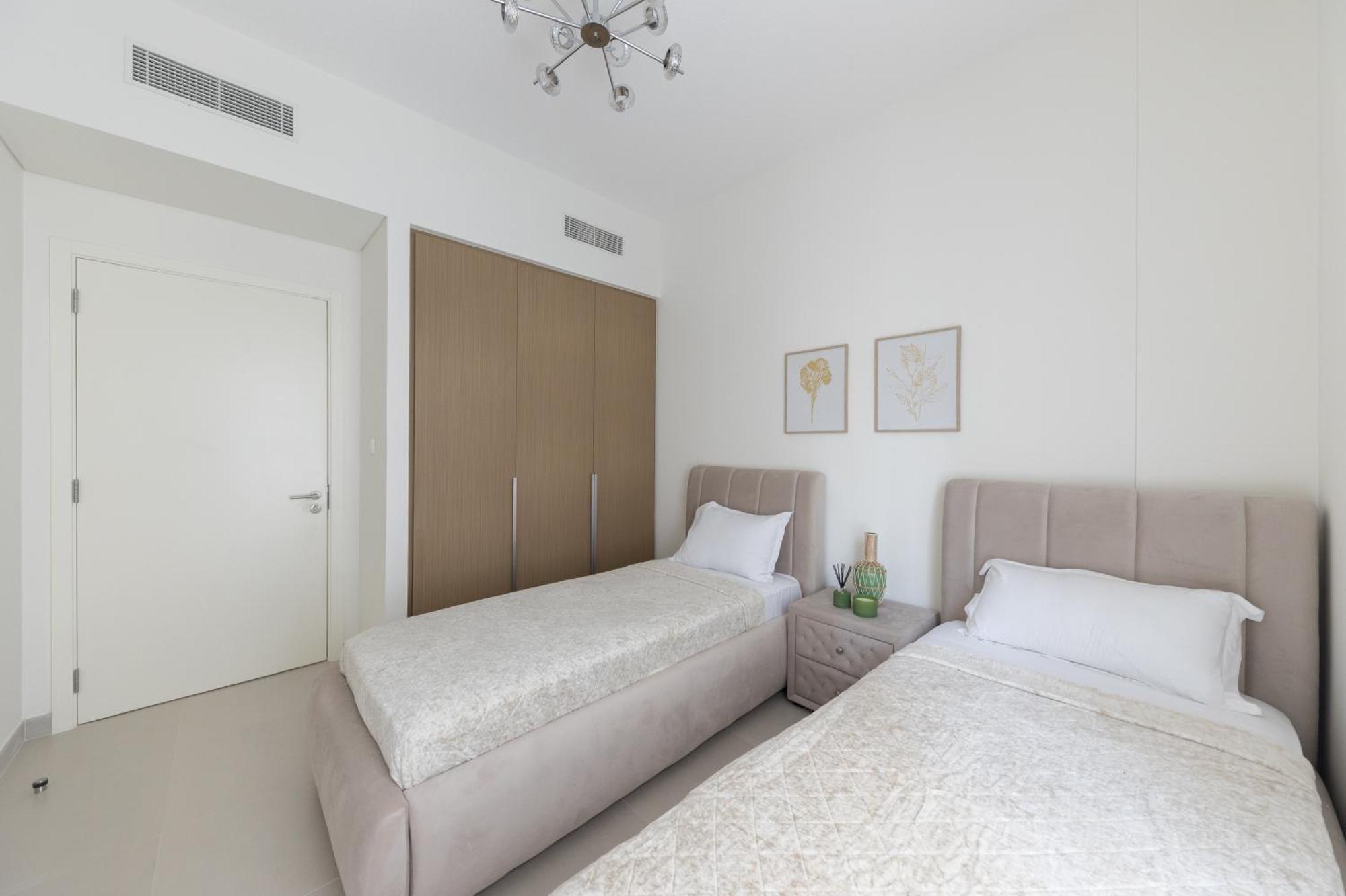 Apartment Premium White And Beige 3br In Creek Harbour *