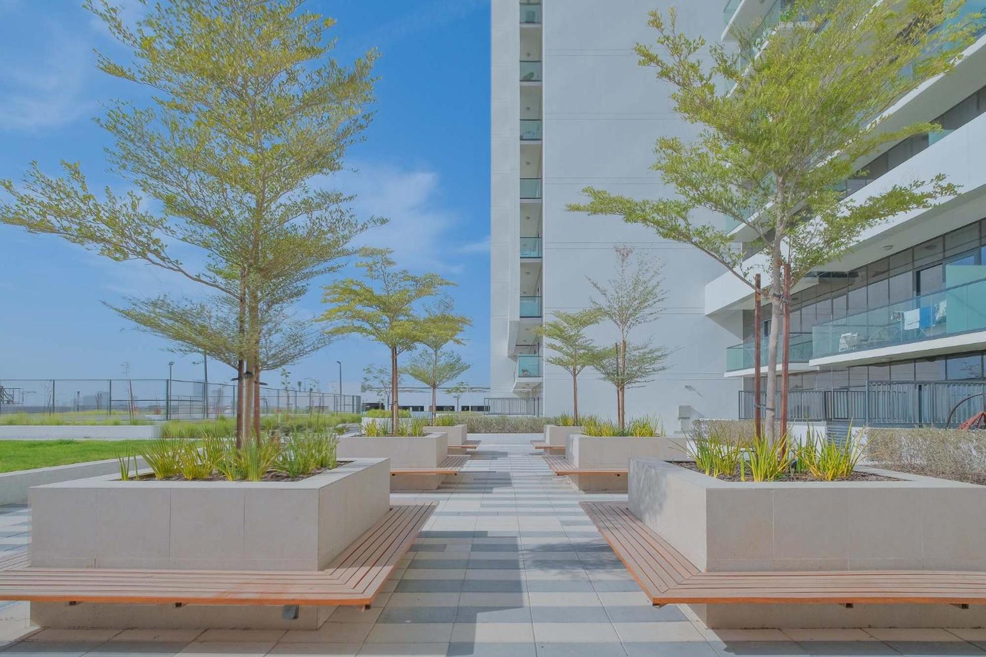 Cozy 1-bedroom At Golf In Damac Hills With Relaxing Views! Dubai