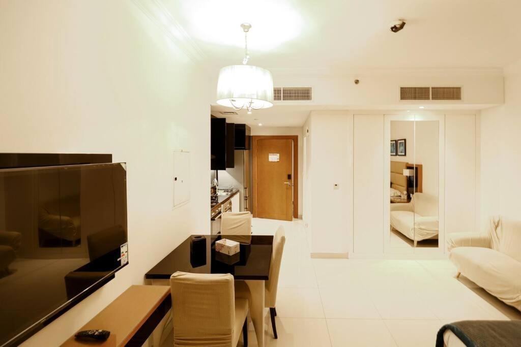 Capital Bay Ezytrac Apartment *