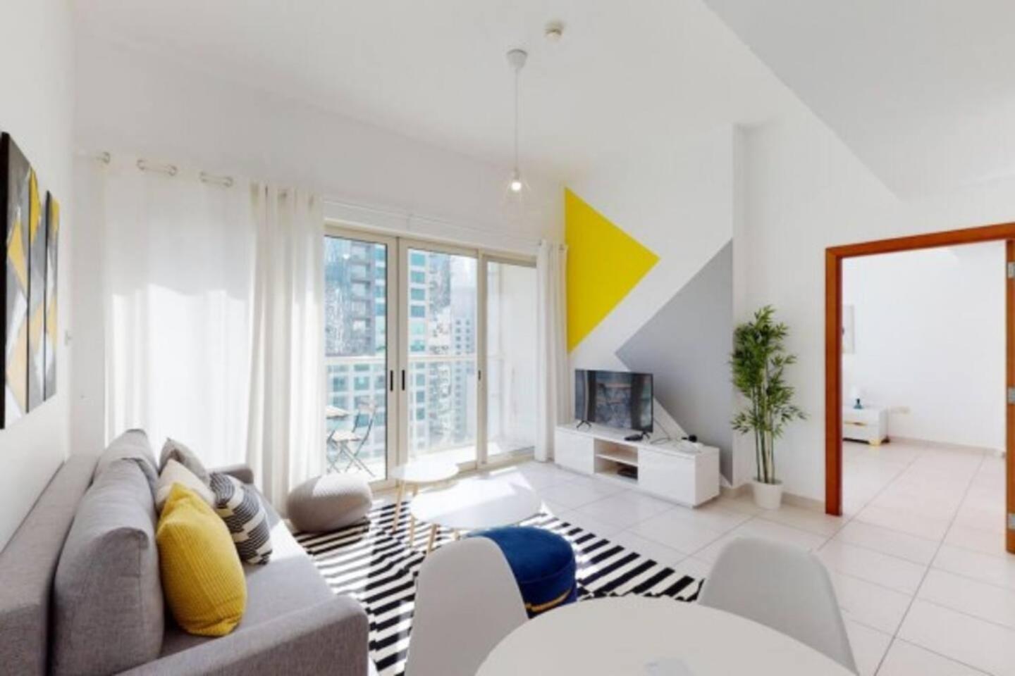 Inviting 1br In Marina