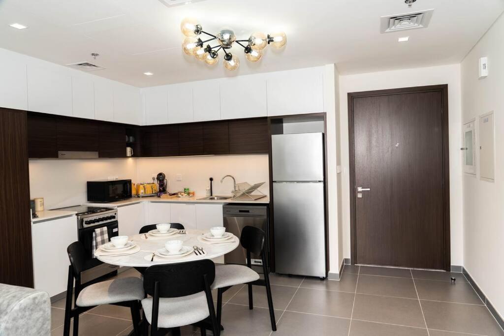 Trendy Promenade Living Creek Harbour