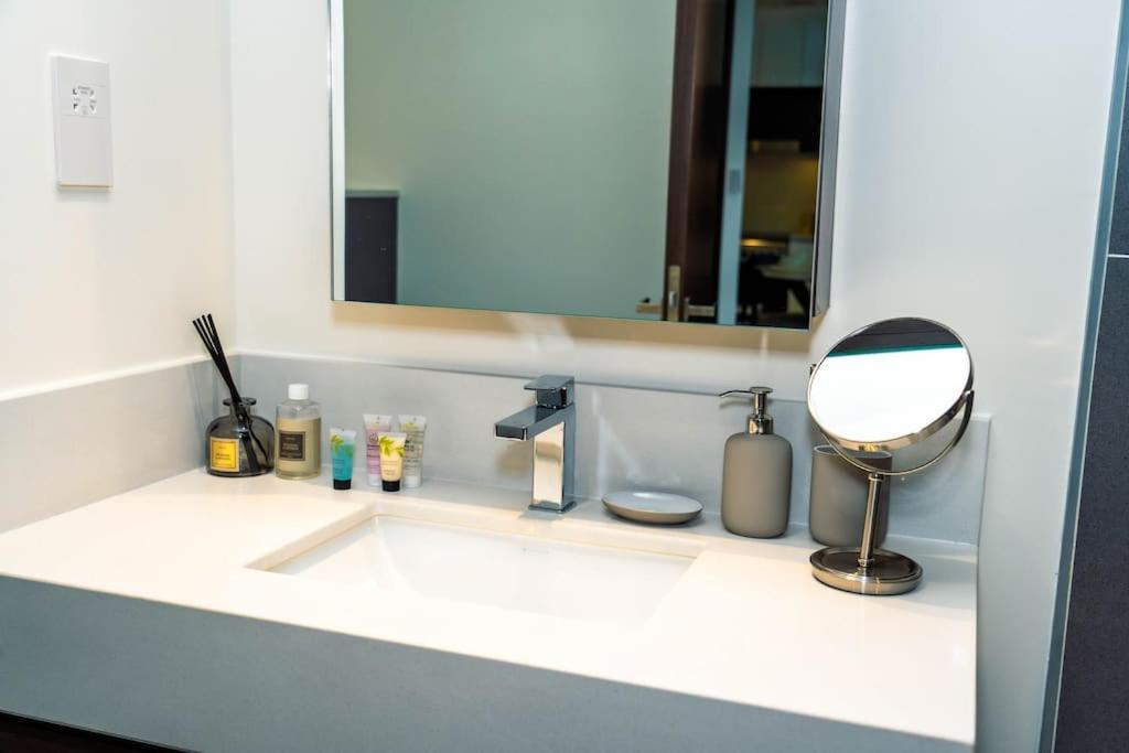 Trendy Promenade Living Creek Harbour