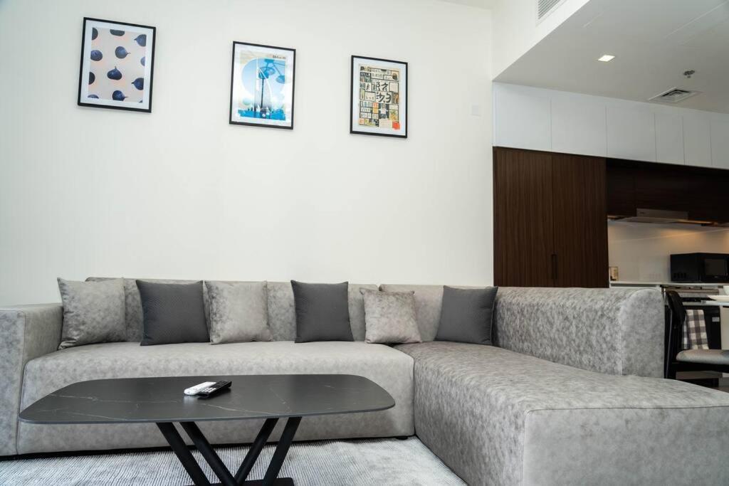 Trendy Promenade Living Creek Harbour Apartment