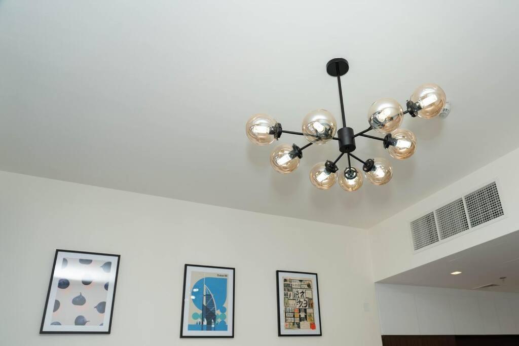 Trendy Promenade Living Creek Harbour Apartment