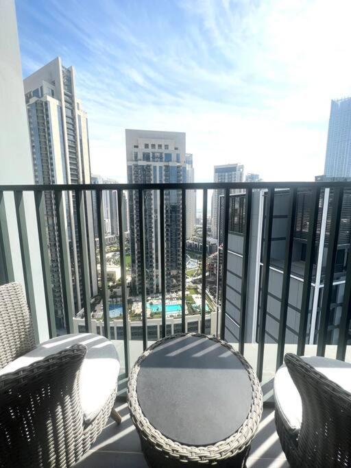 Trendy Promenade Living Creek Harbour Apartment