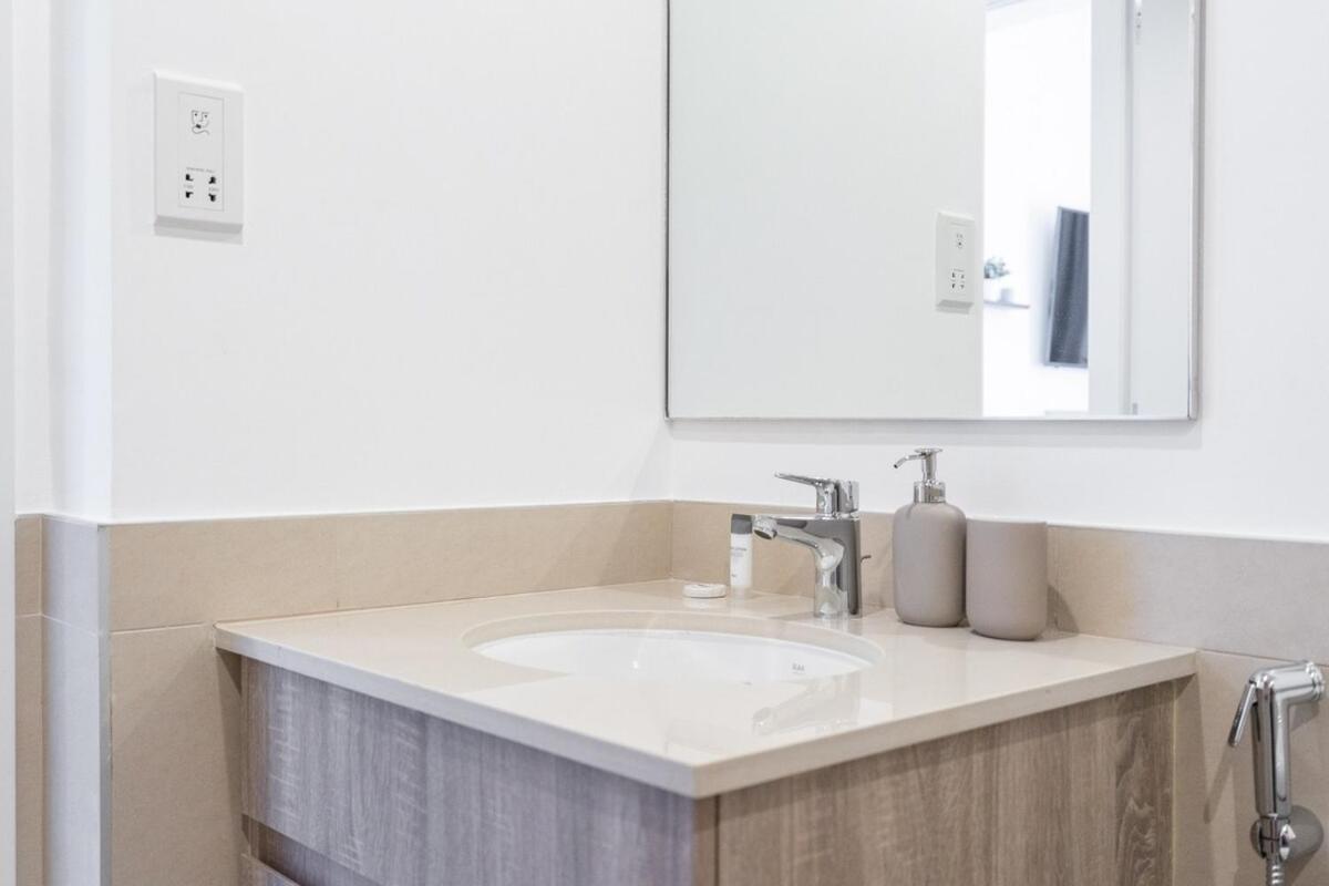 Minimalist Studio Perfect For 4 In Town Square!