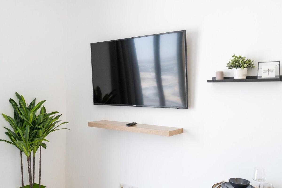 Minimalist Studio Perfect For 4 In Town Square! *