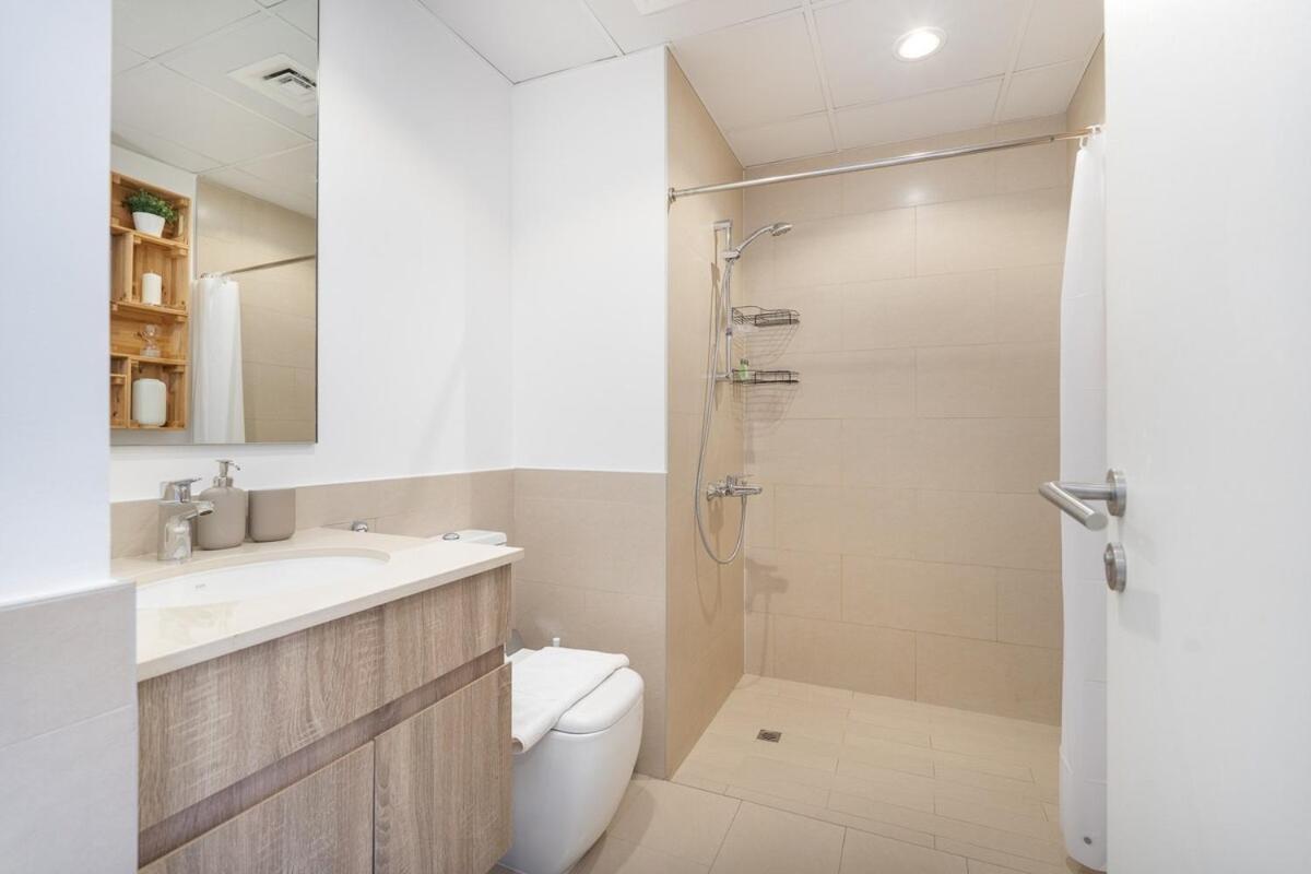 Minimalist Studio Perfect For 4 In Town Square! Dubai