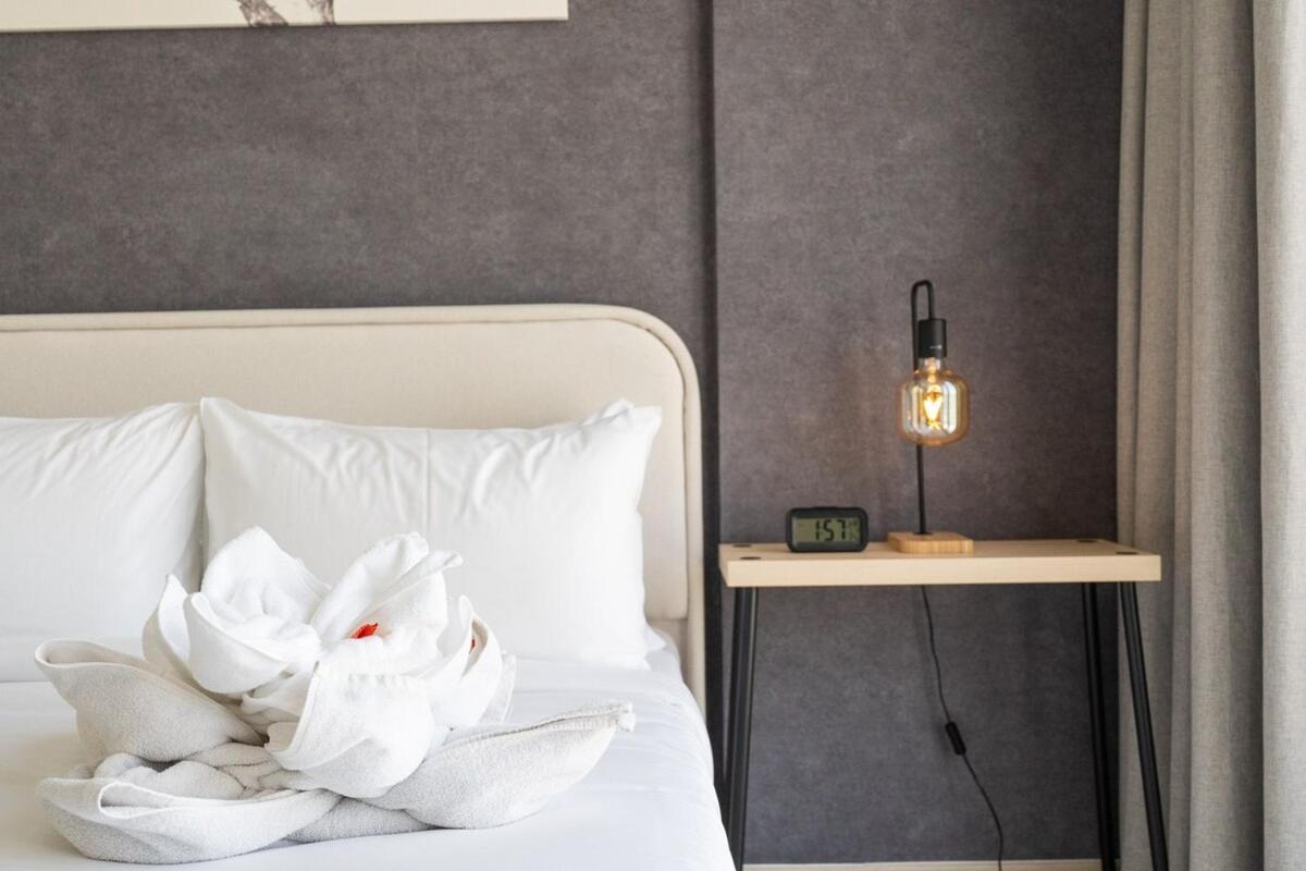 Apartment Minimalist Studio Perfect For 4 In Town Square! *
