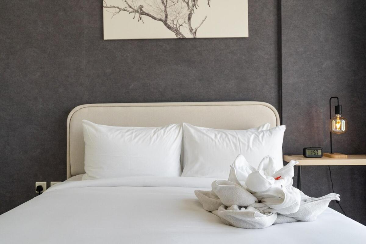 Minimalist Studio Perfect For 4 In Town Square! Apartment Dubai
